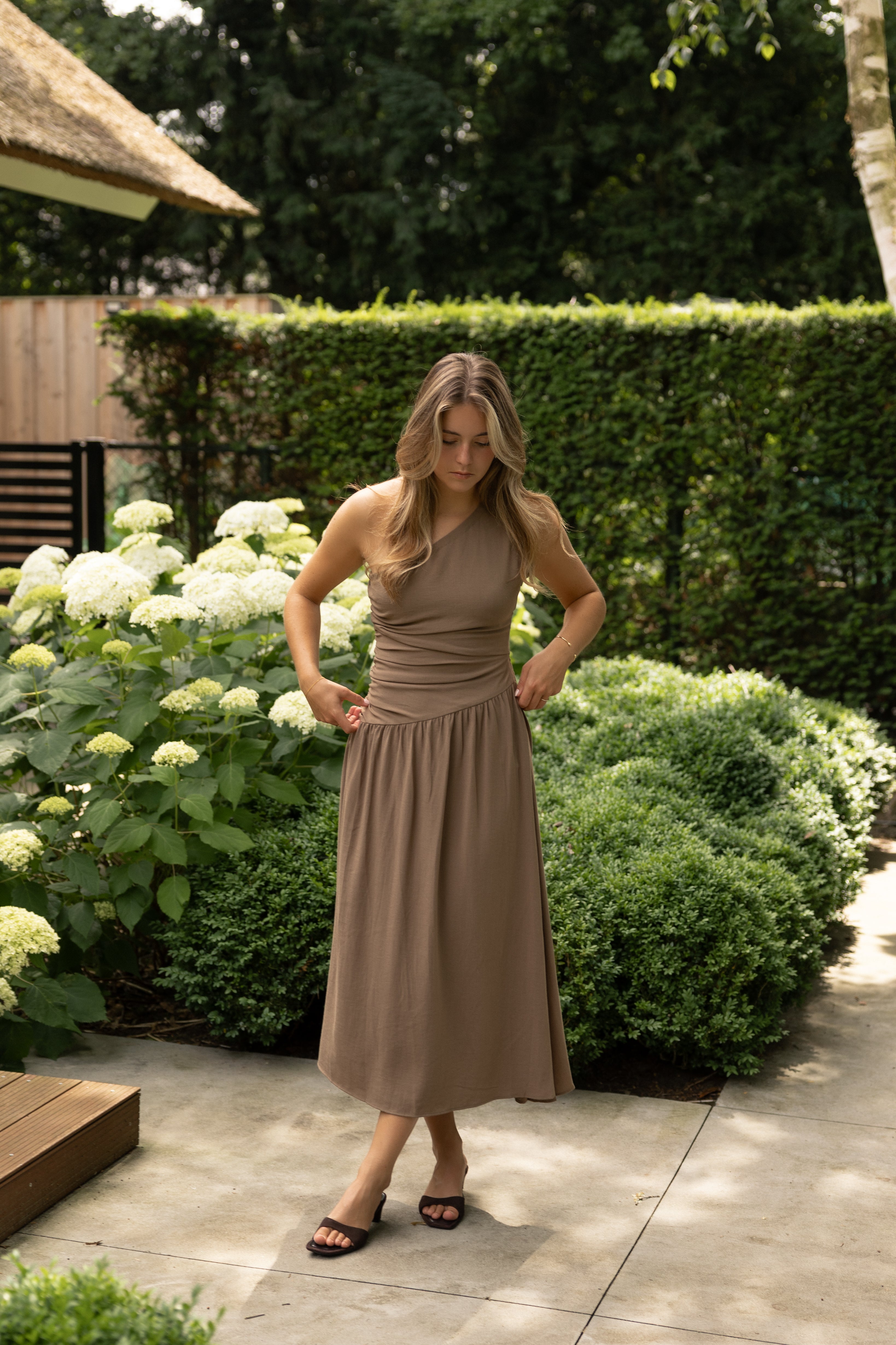 ONE-SHOULDER LINNEN DRESS TAUPE