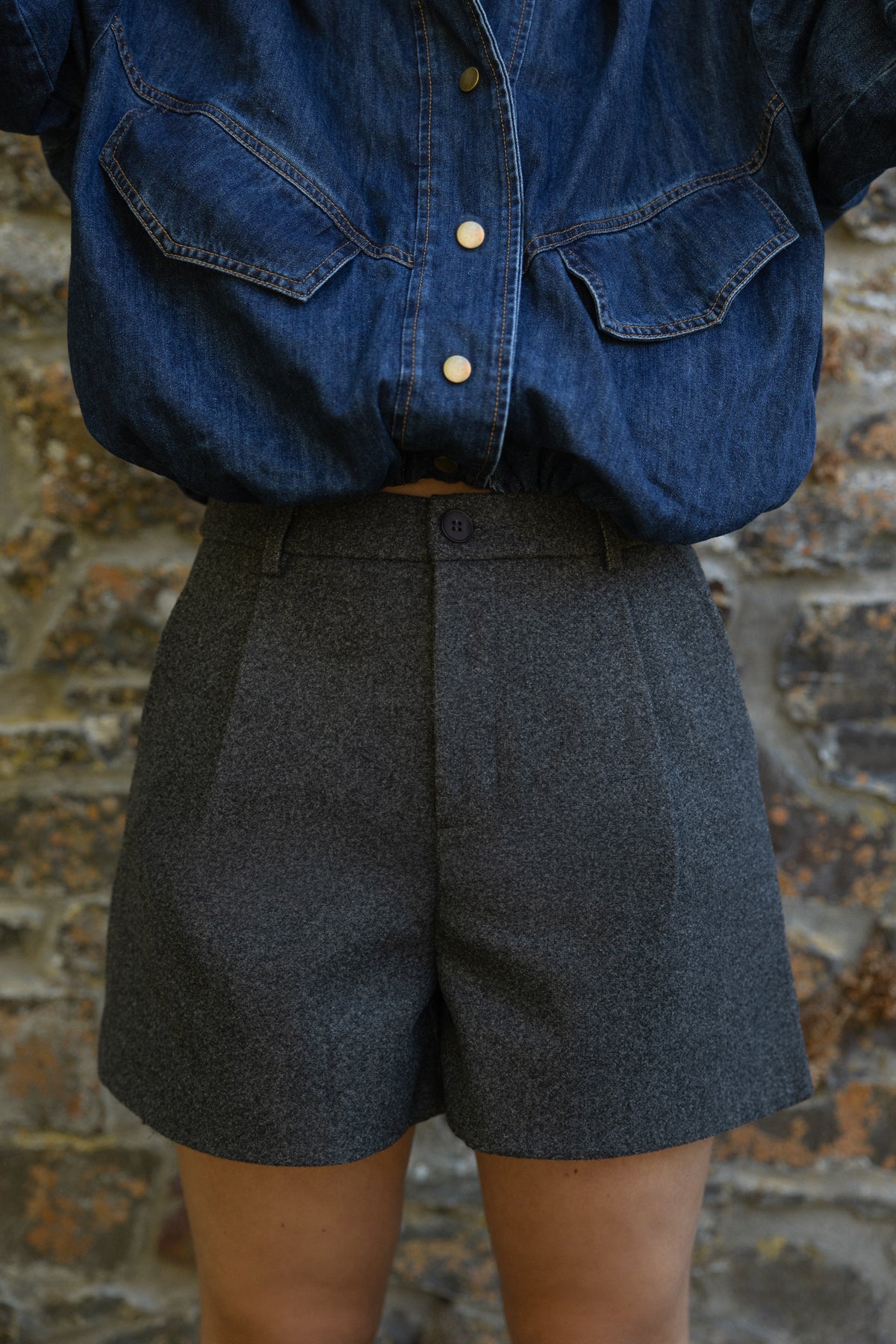 OCTOBER SHORT GREY
