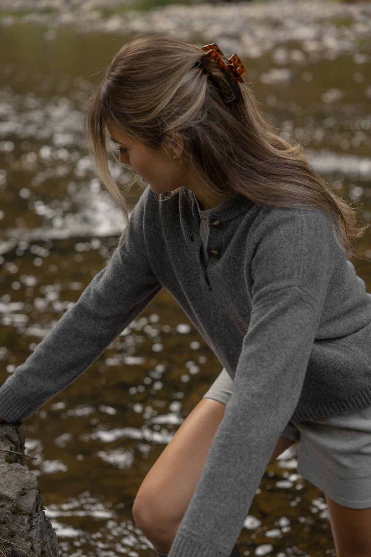 100% WOOL BUTTON KNIT ANTRACIET