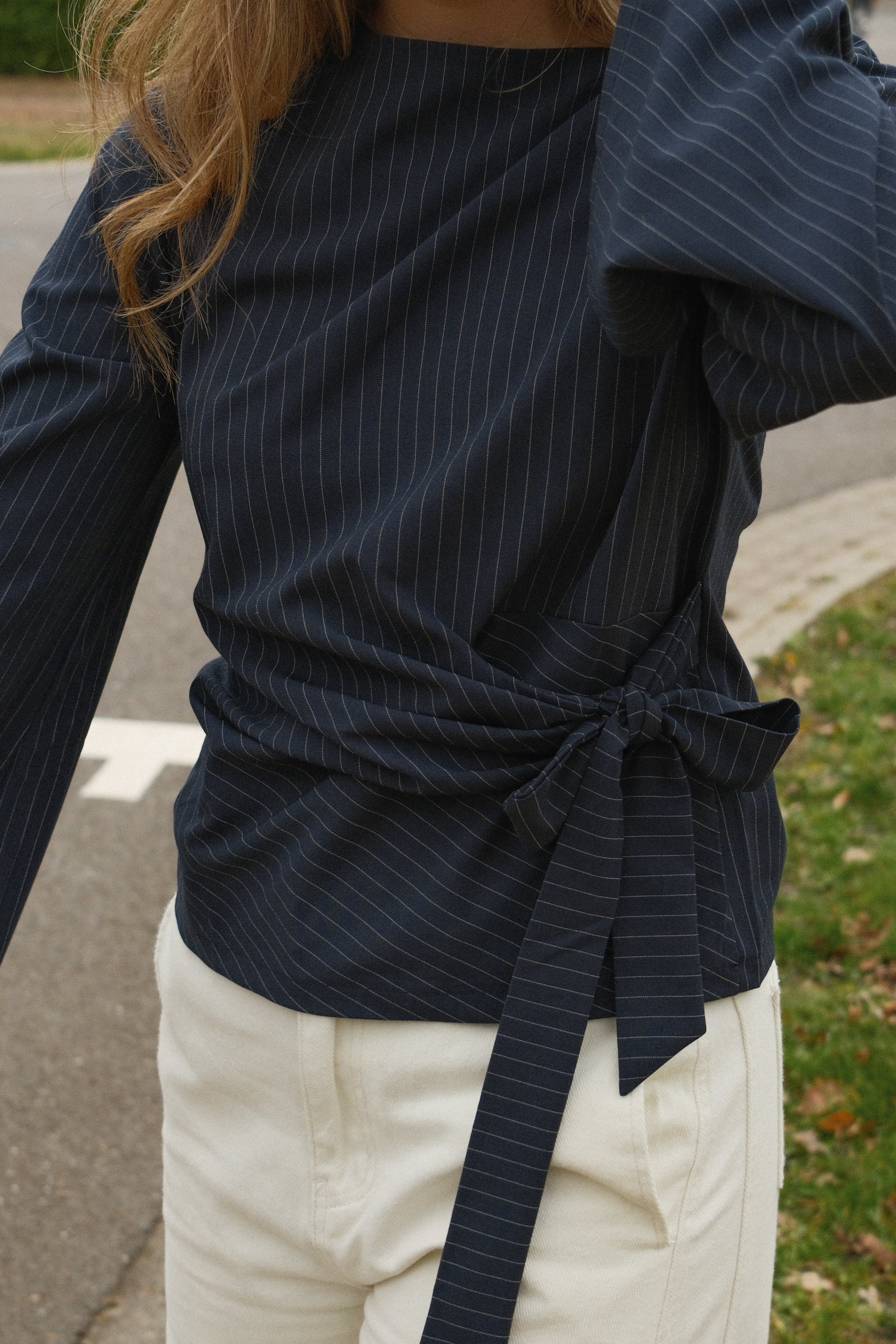 FLARED SLEEVE BOW TOP NAVY