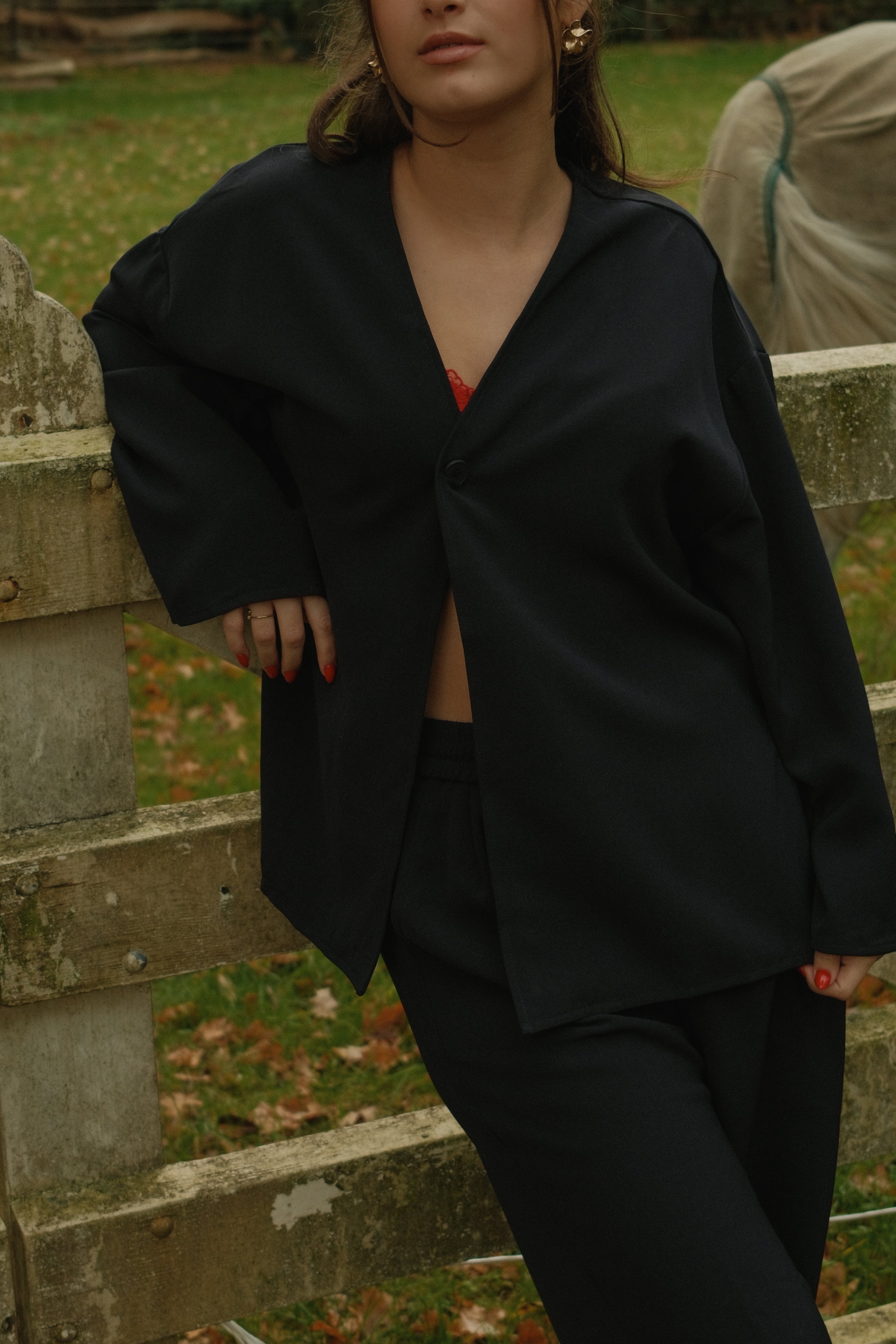 THE ONE-BUTTON BLOUSE DEEP NAVY