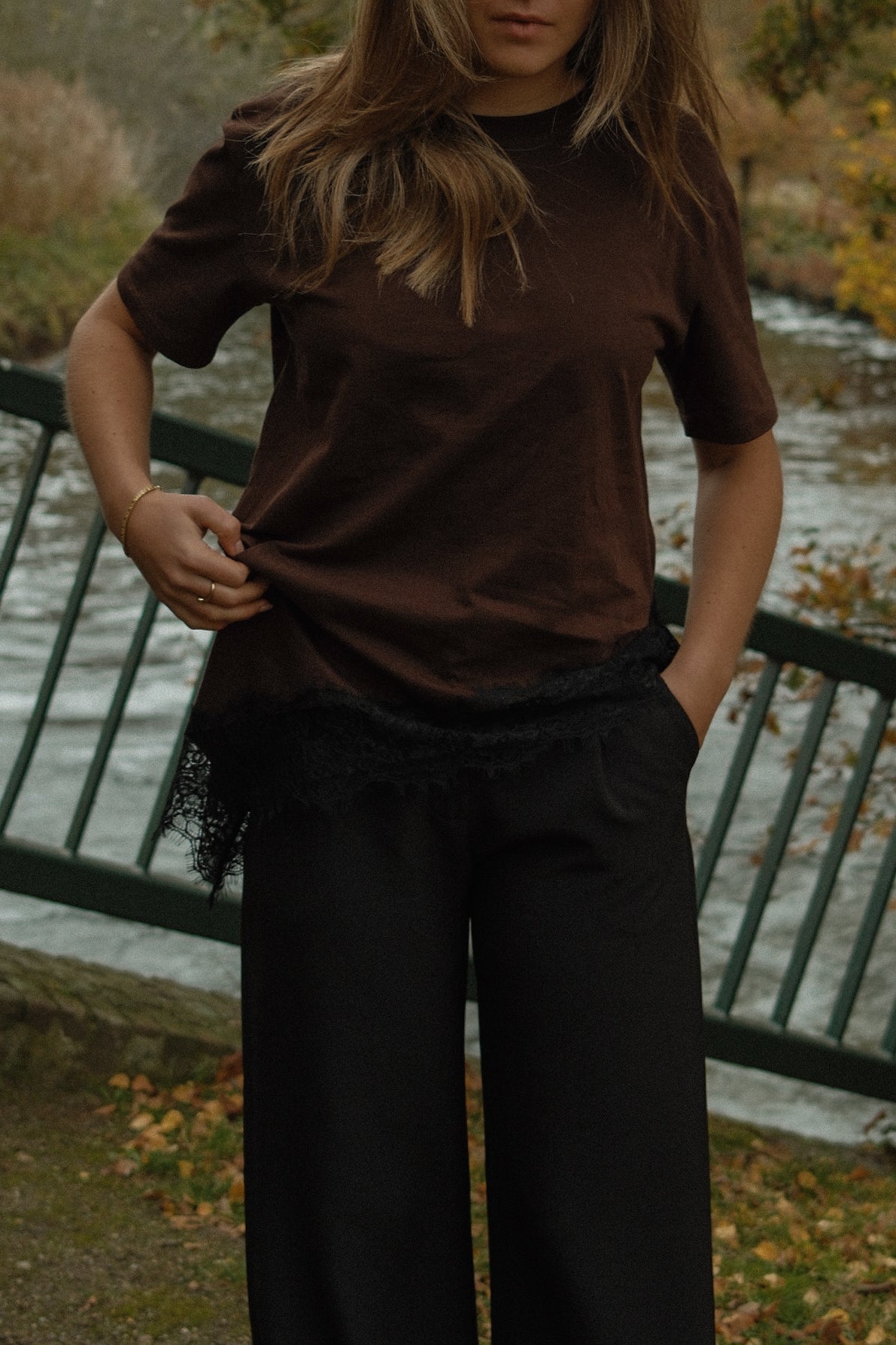 OVERSIZED LACE TEE CHOCO