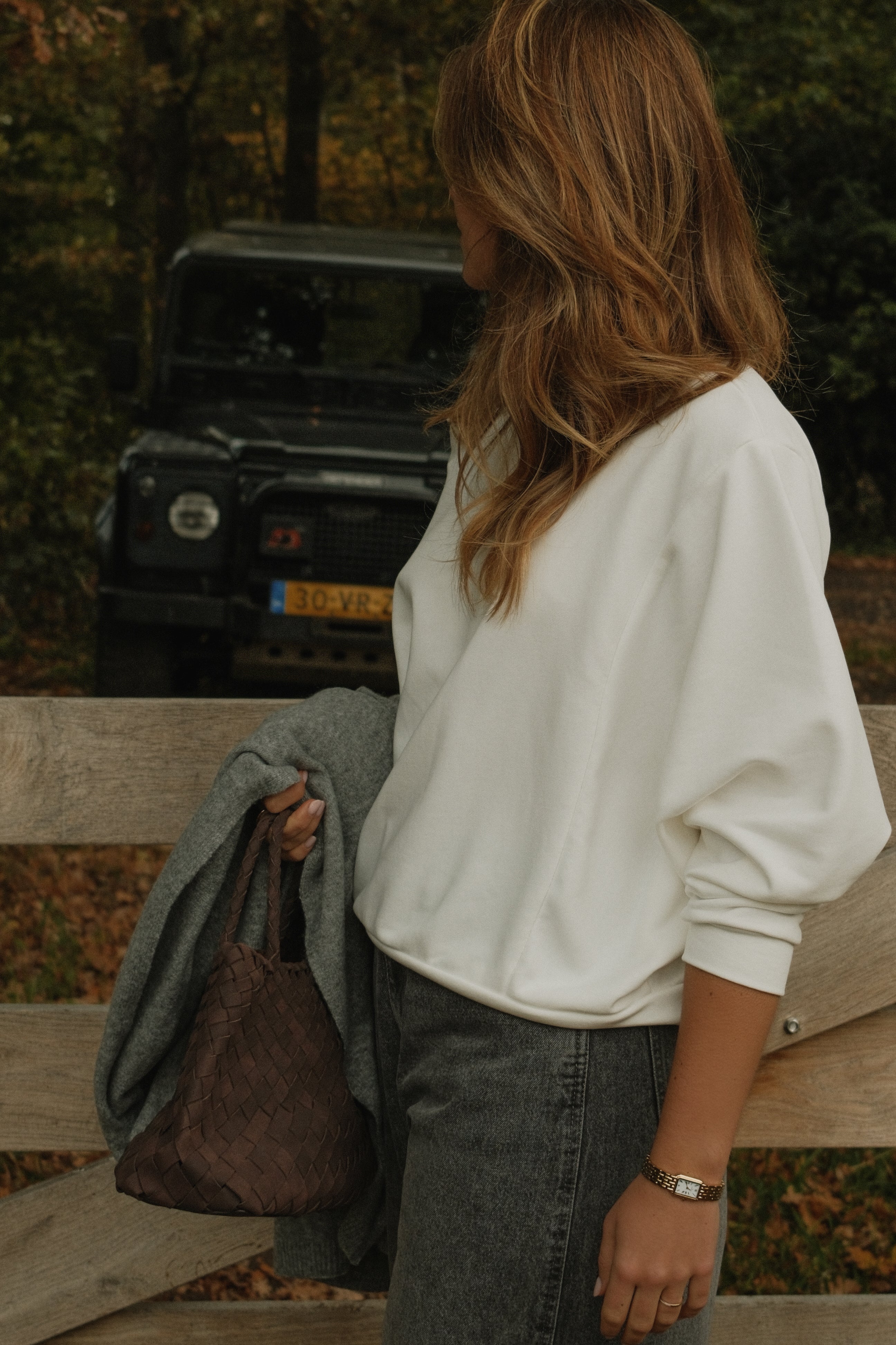 THE IRIS OFF SHOULDER SWEAT WHITE