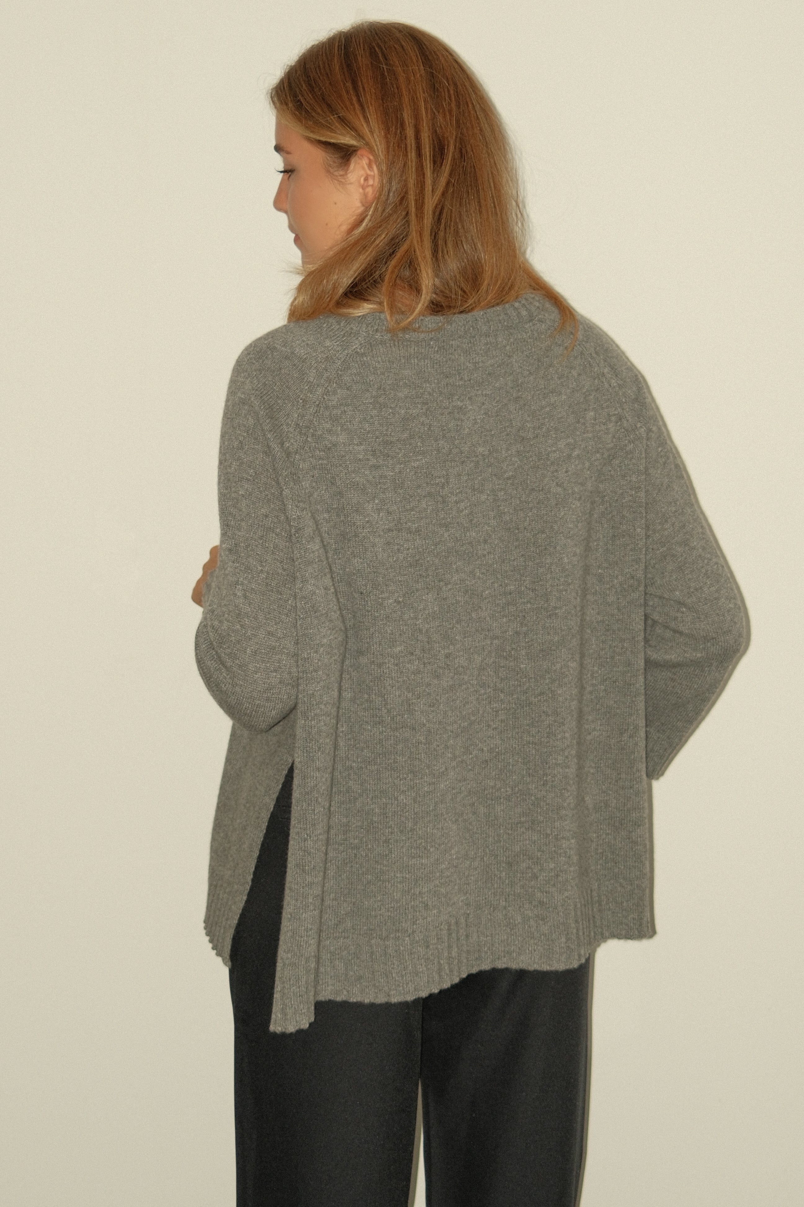 THE CASHMERE BLEND SPLIT KNIT GREY