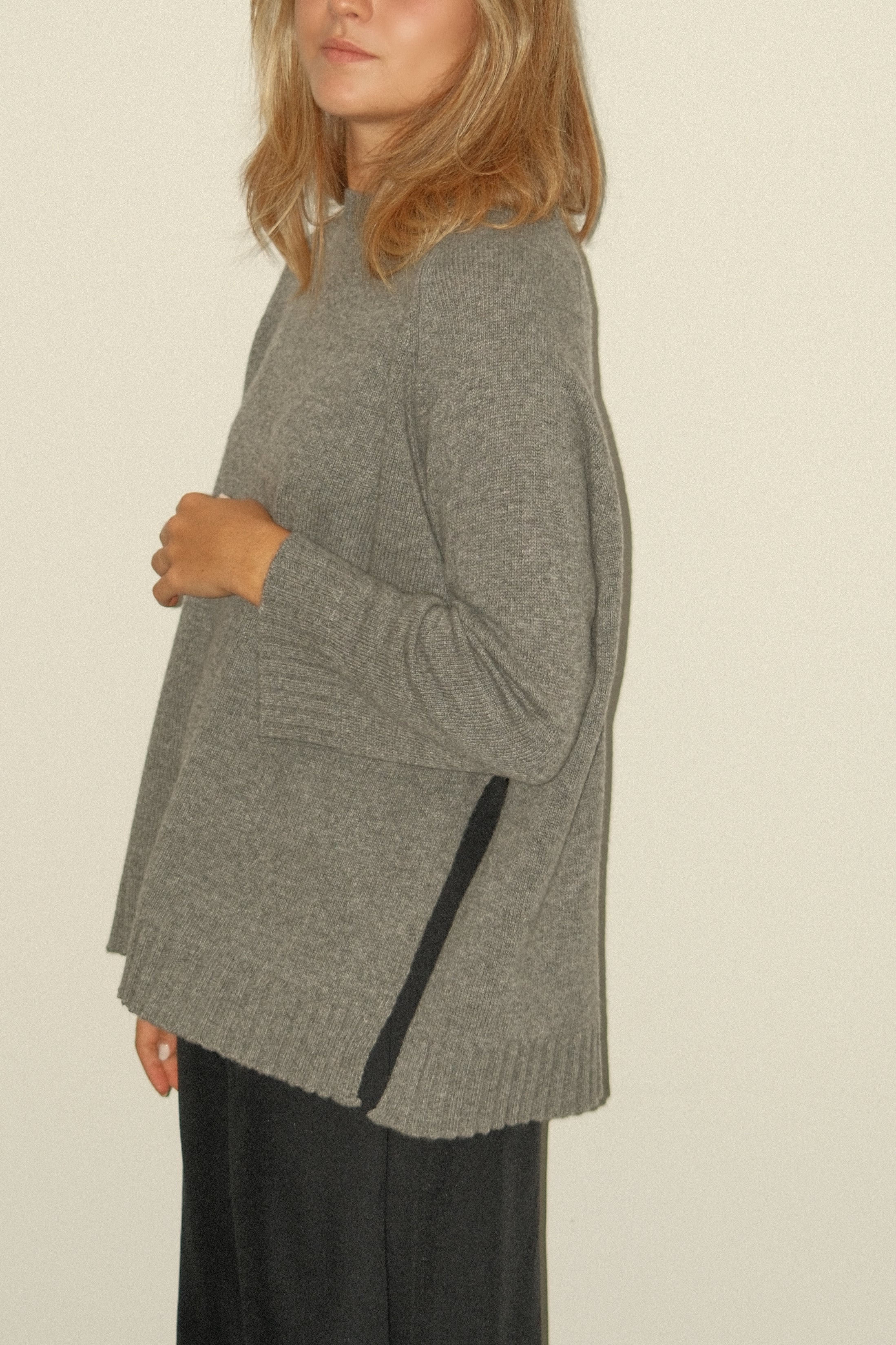 THE CASHMERE BLEND SPLIT KNIT GREY
