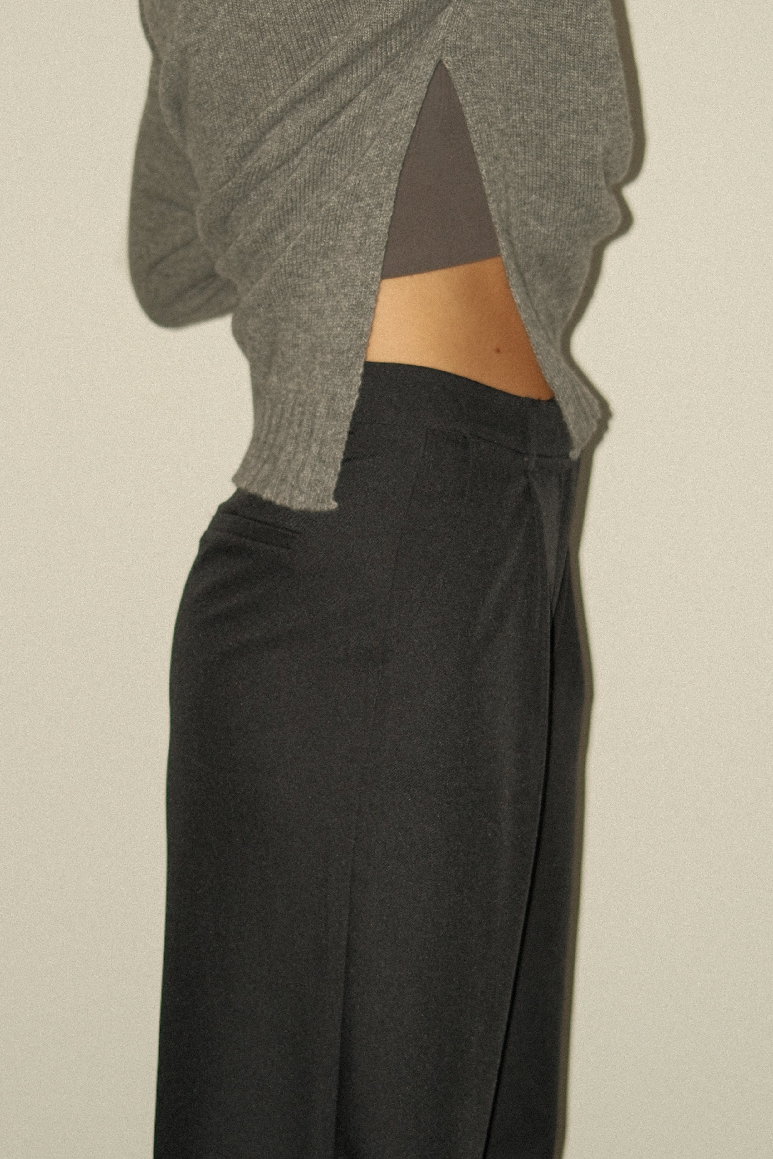 THE CASHMERE BLEND SPLIT KNIT GREY