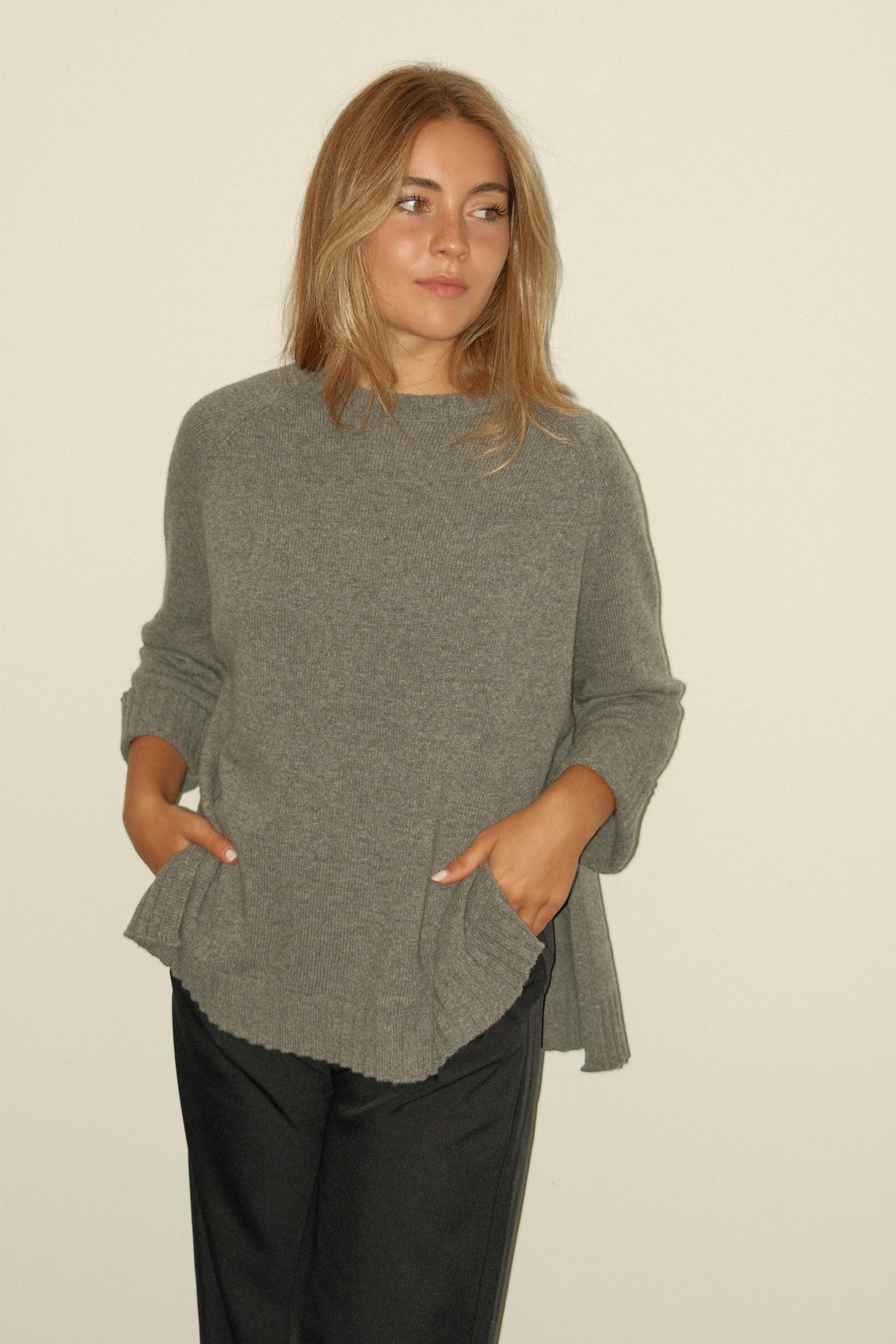 THE CASHMERE BLEND SPLIT KNIT GREY