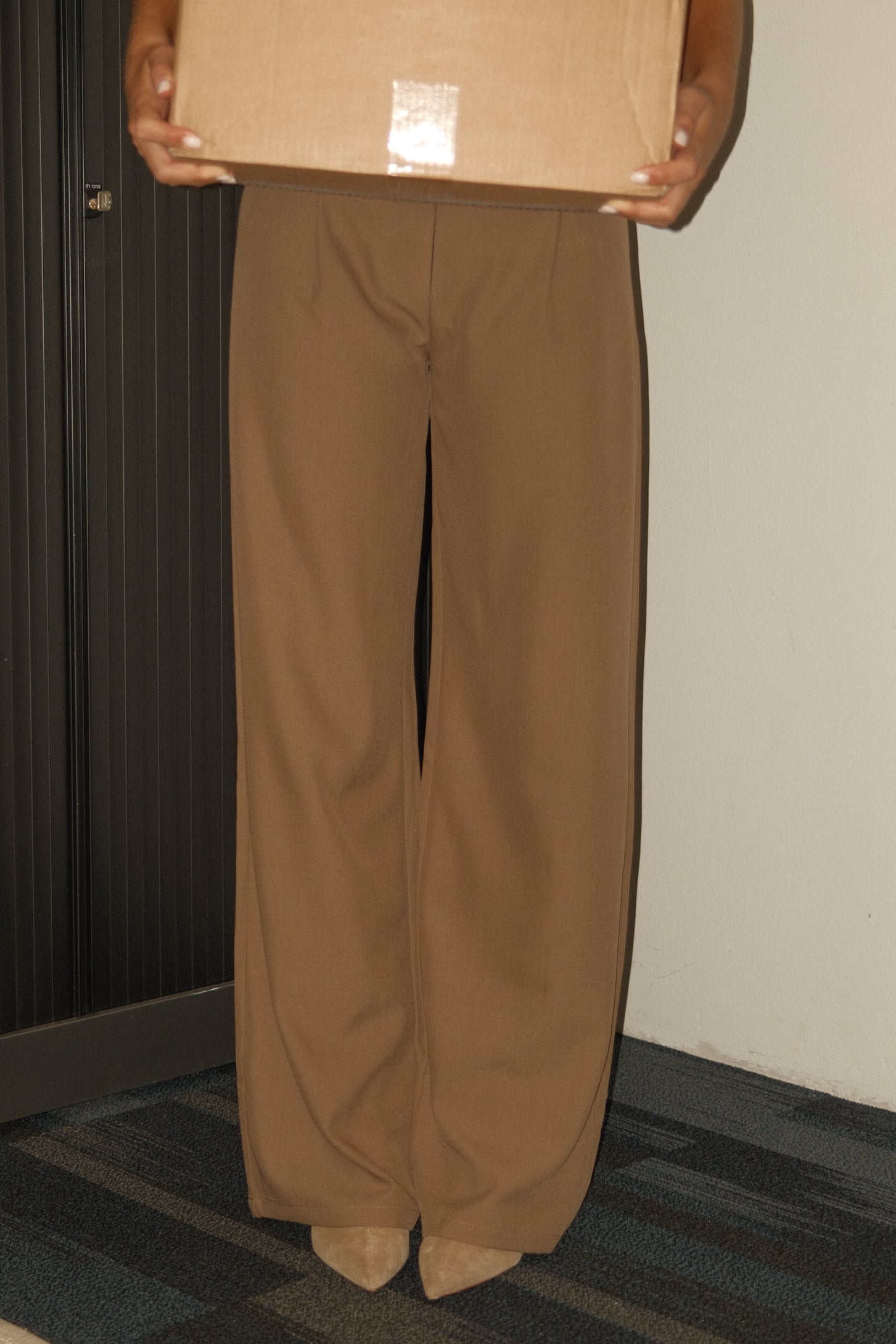 THE STELLA OVERSIZED SLEEVELESS BLAZER TAUPE