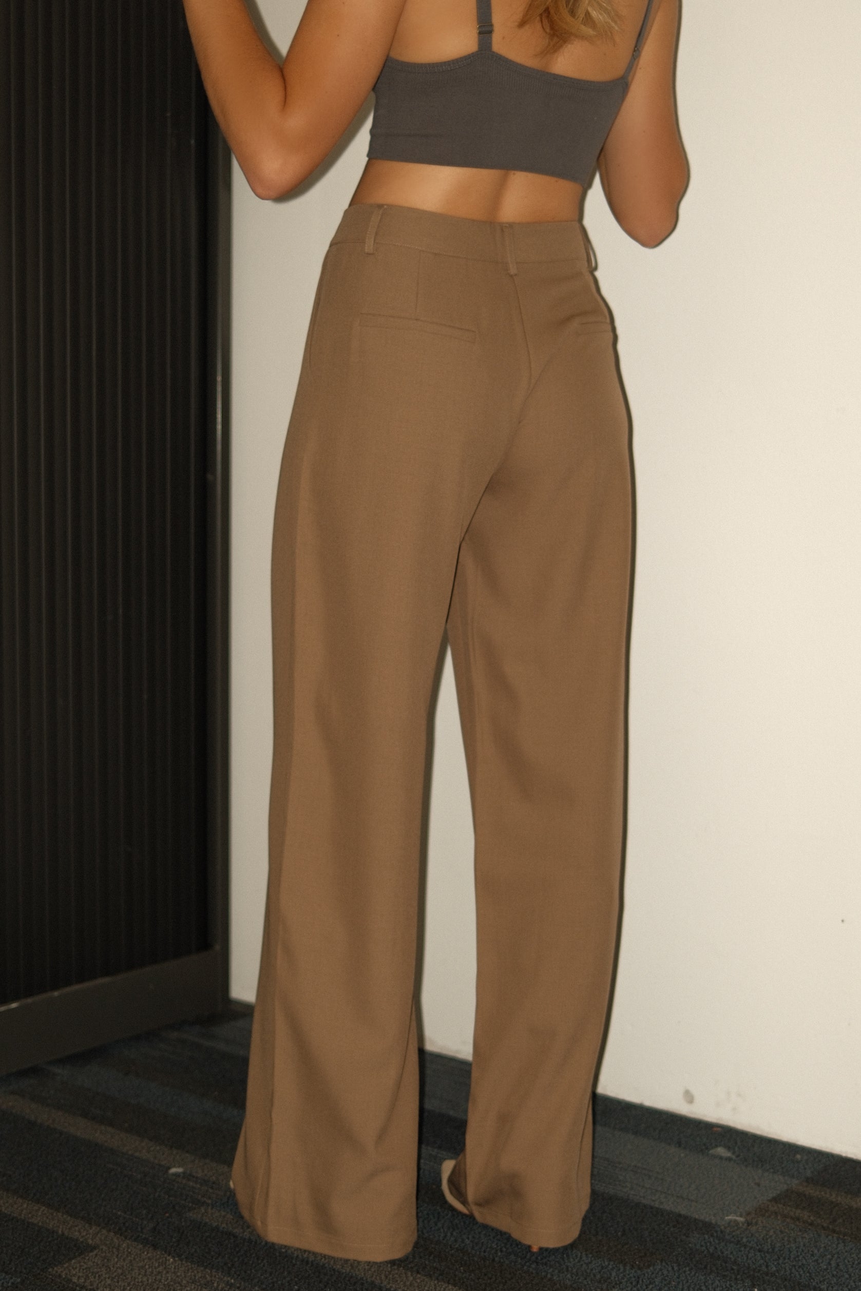 THE STELLA OVERSIZED SLEEVELESS BLAZER TAUPE