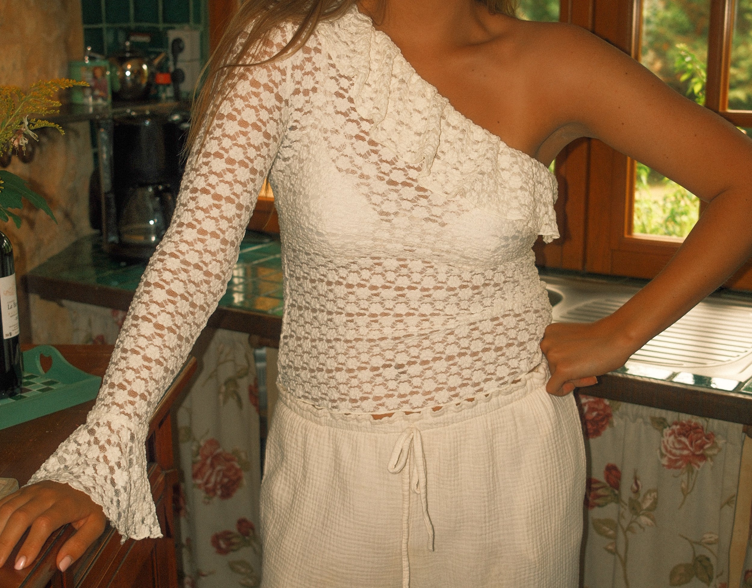 ONE-SHOULDER MIA TOP OFF-WHITE
