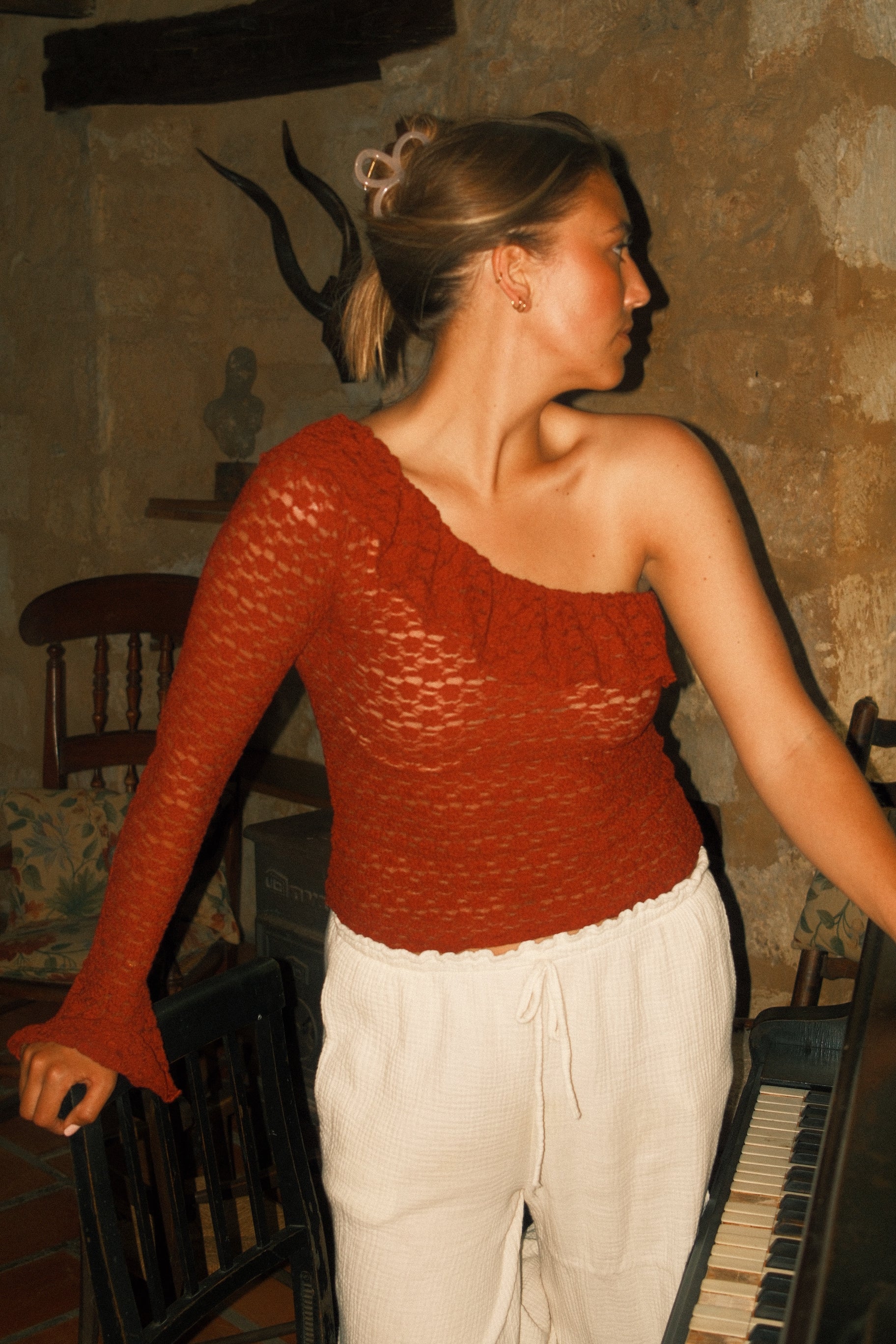 ONE-SHOULDER MIA TOP BORDEAUX