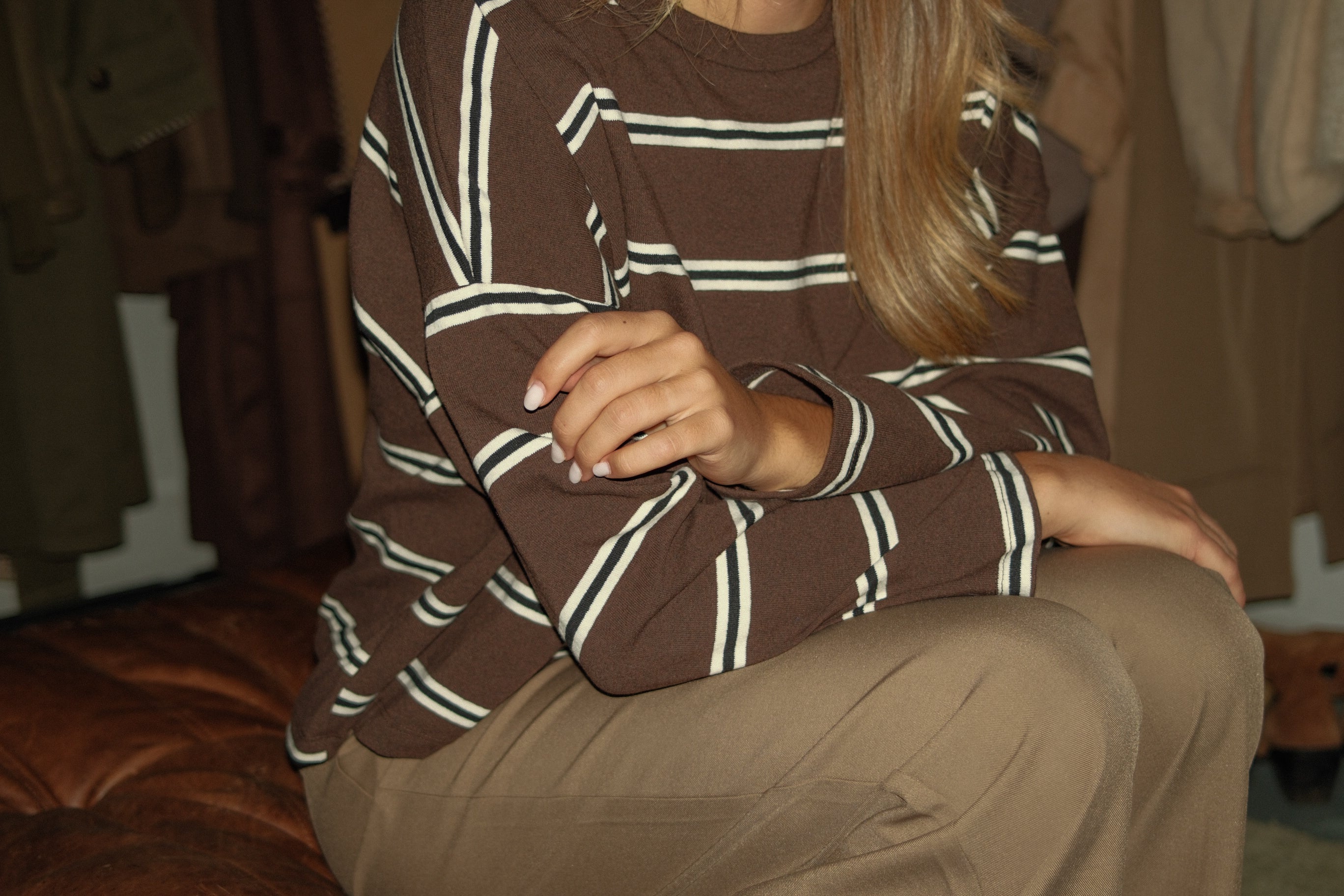 THE STRIPED FLARE TEE CHOCO