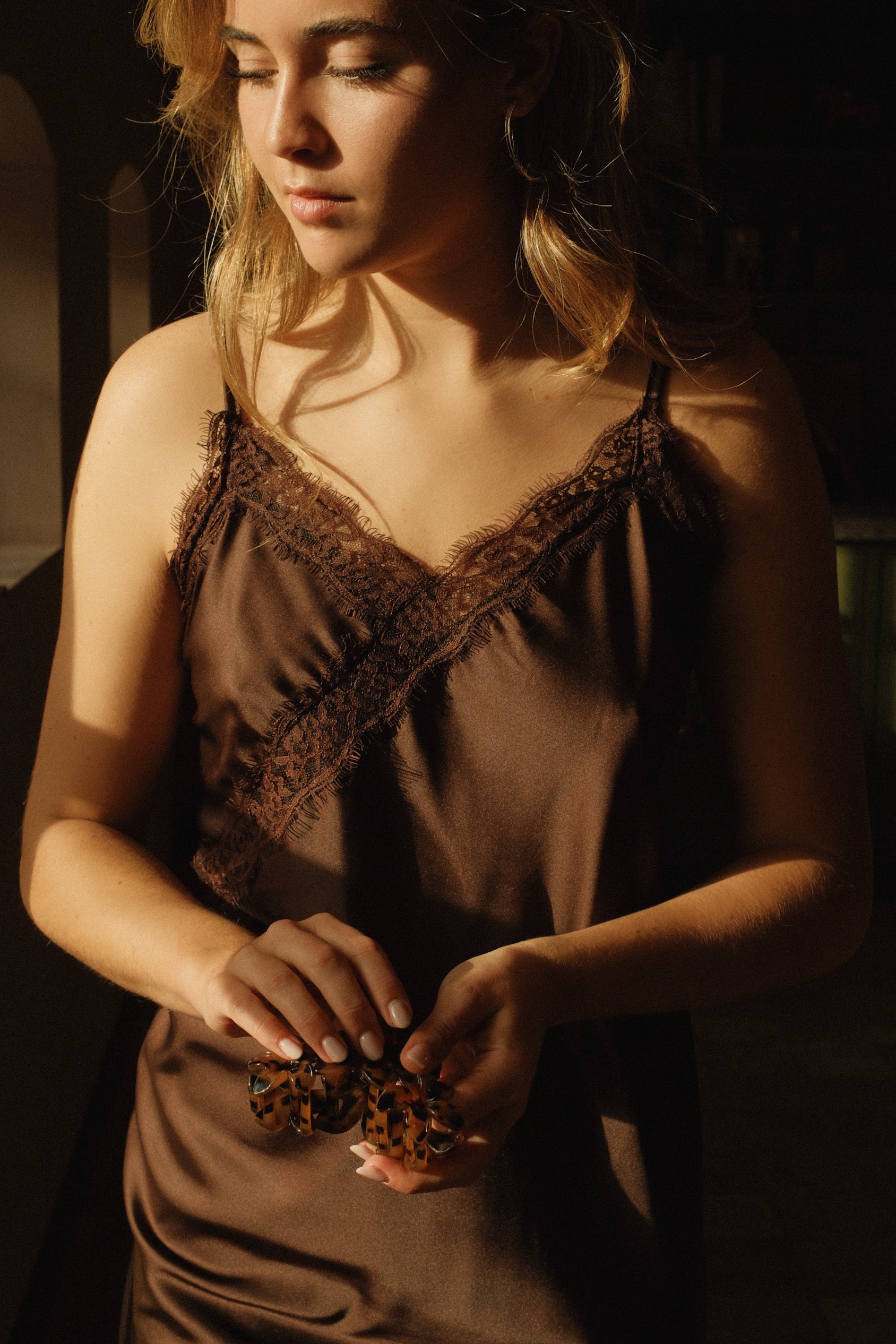 LACY DRESS CHOCOLATE