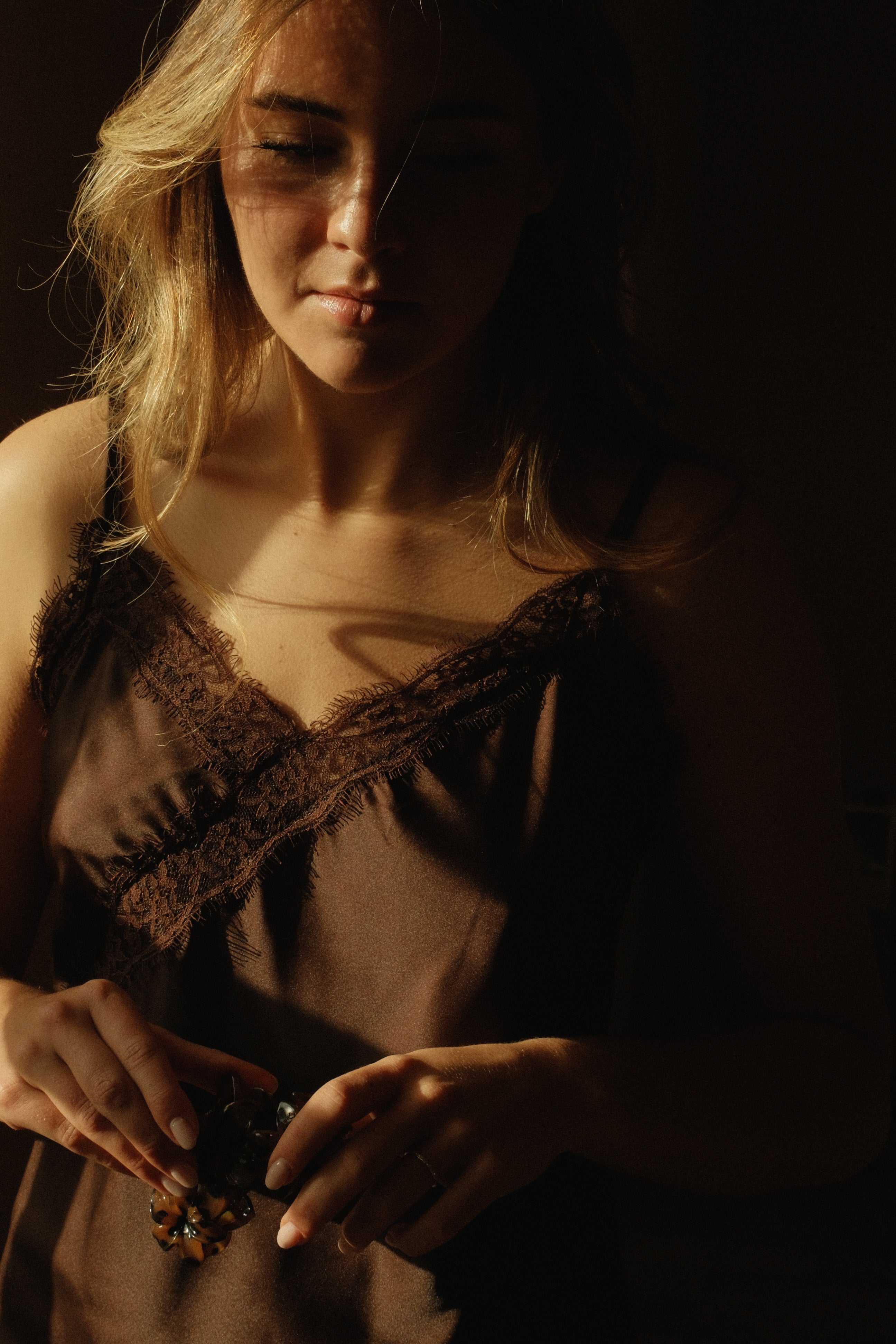 LACY DRESS CHOCOLATE