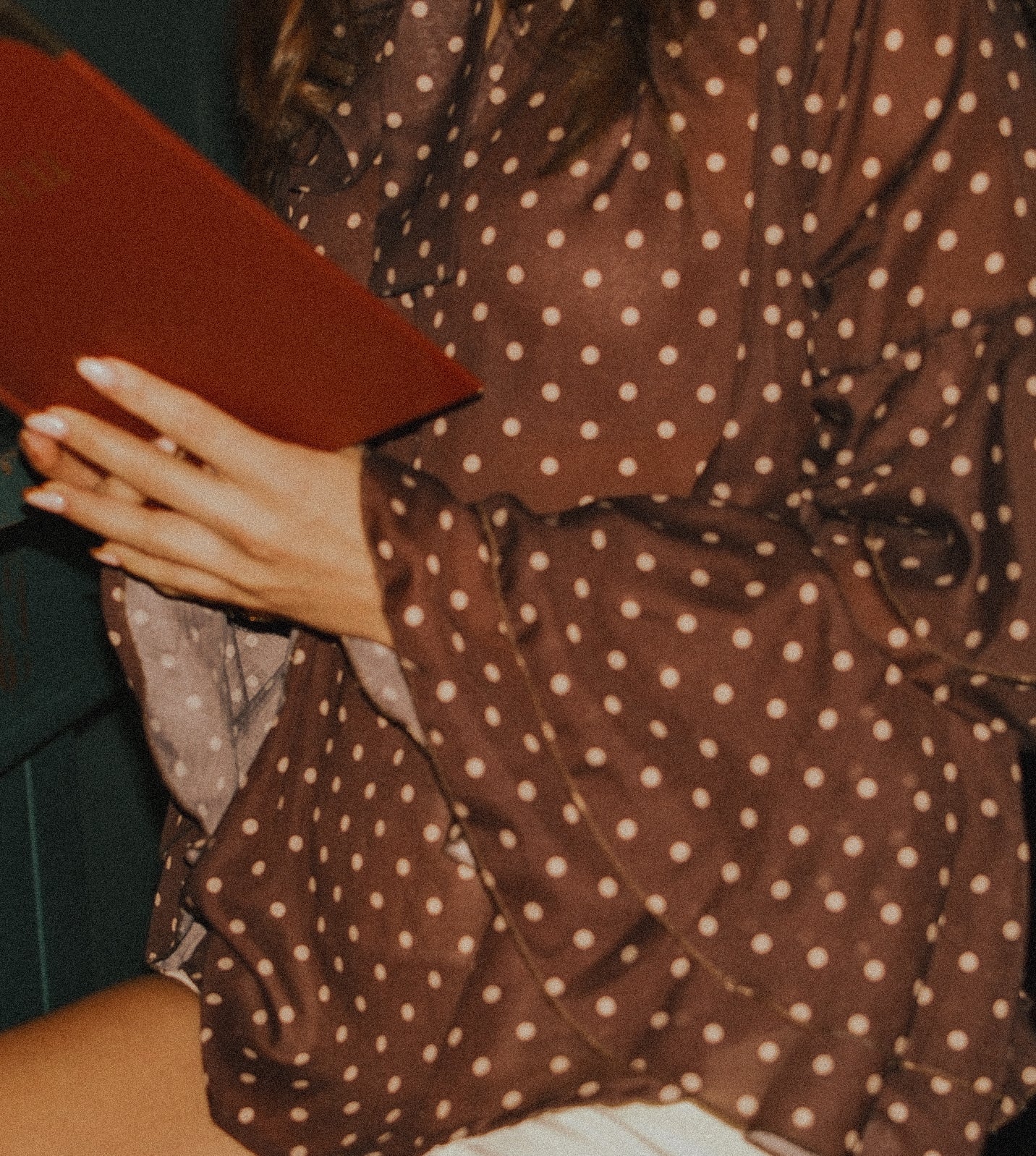 POLKADOT HOLIDAY BLOUSE CHOCO