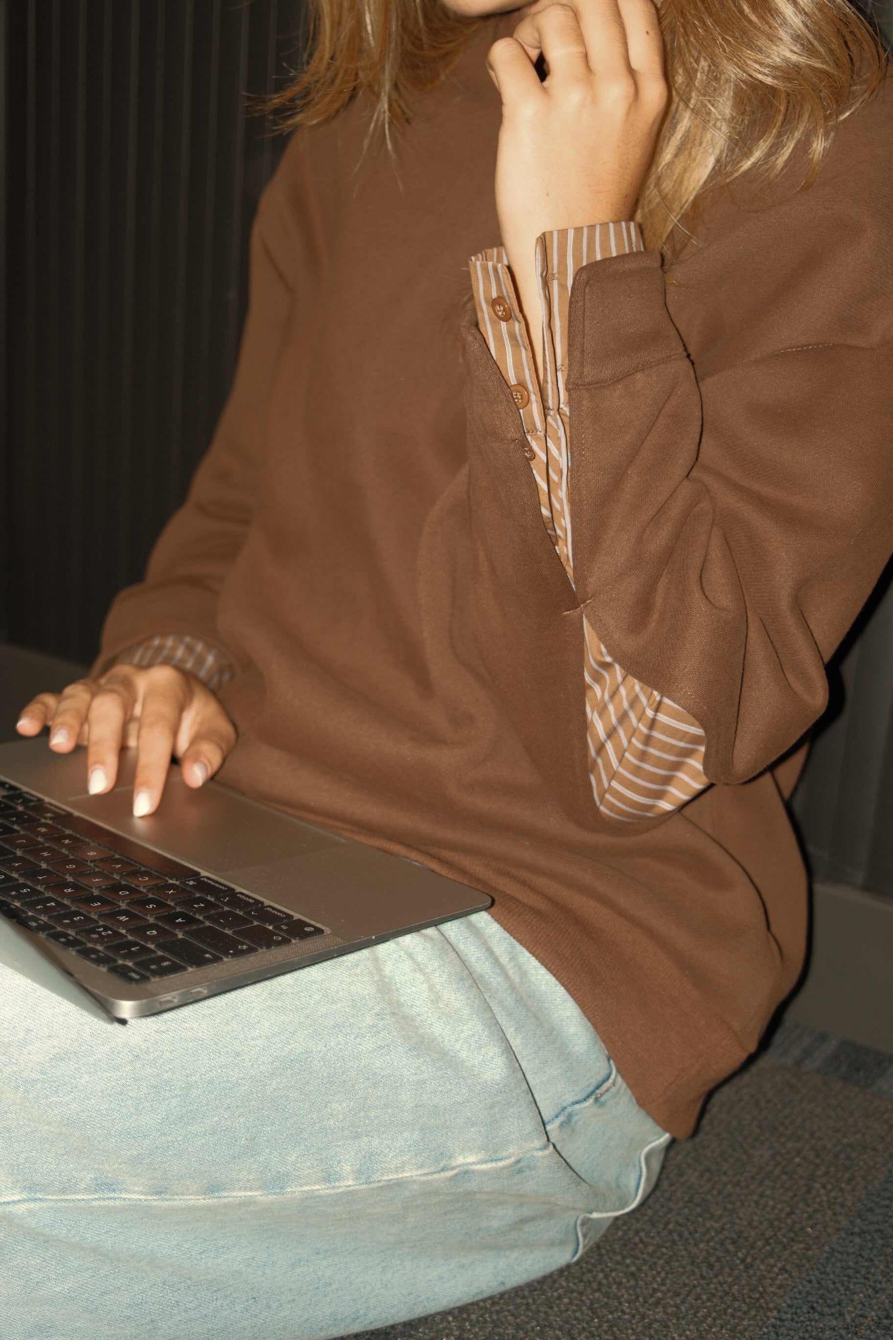 THE BRITNEY SWEATER CHOCO