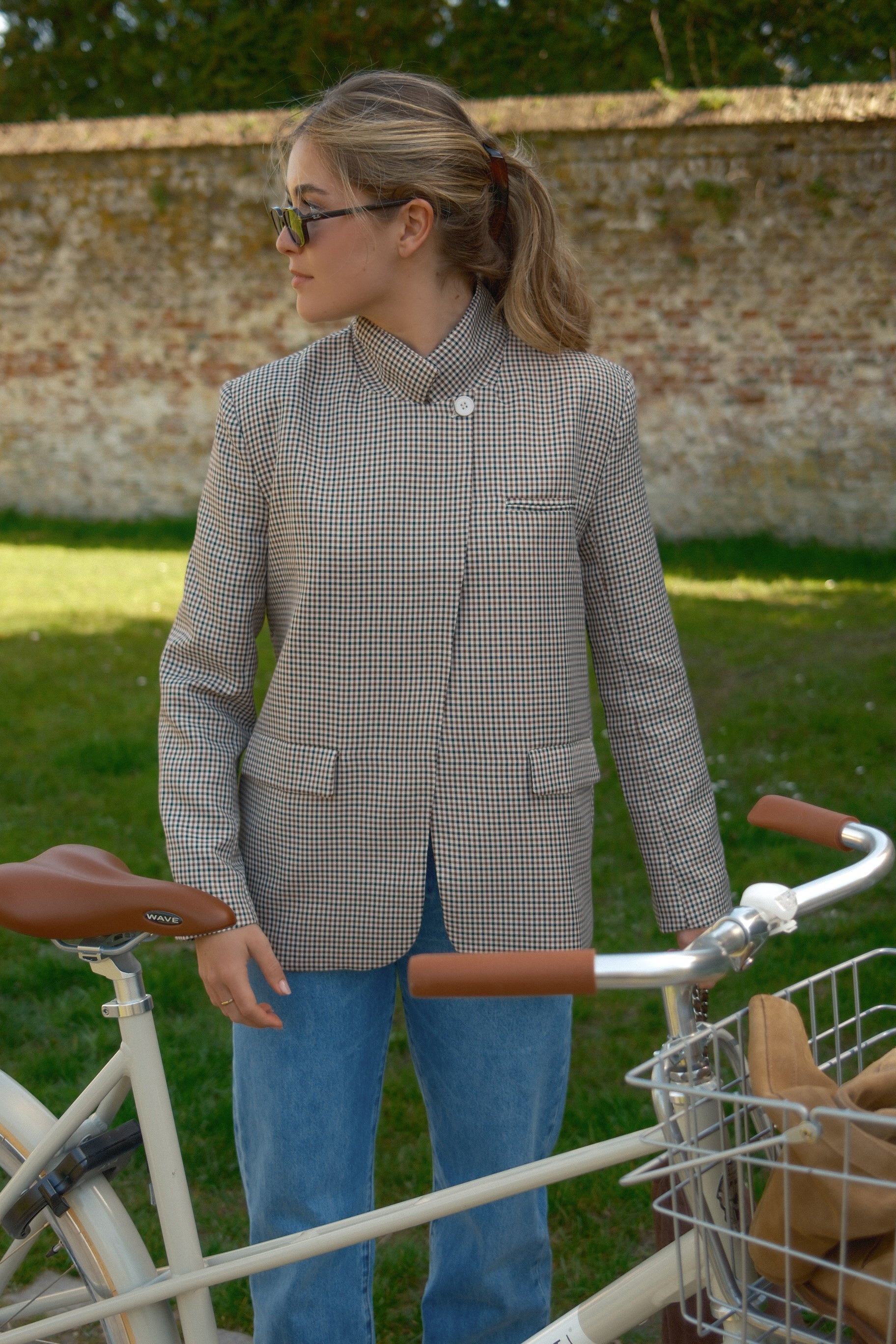 THE BUTTON CHECKED BLAZER