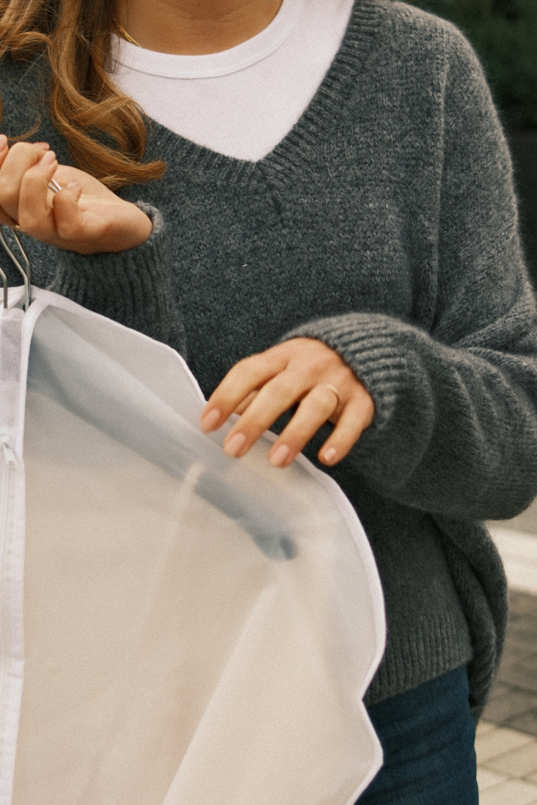 OVERSIZED V KNIT GREY