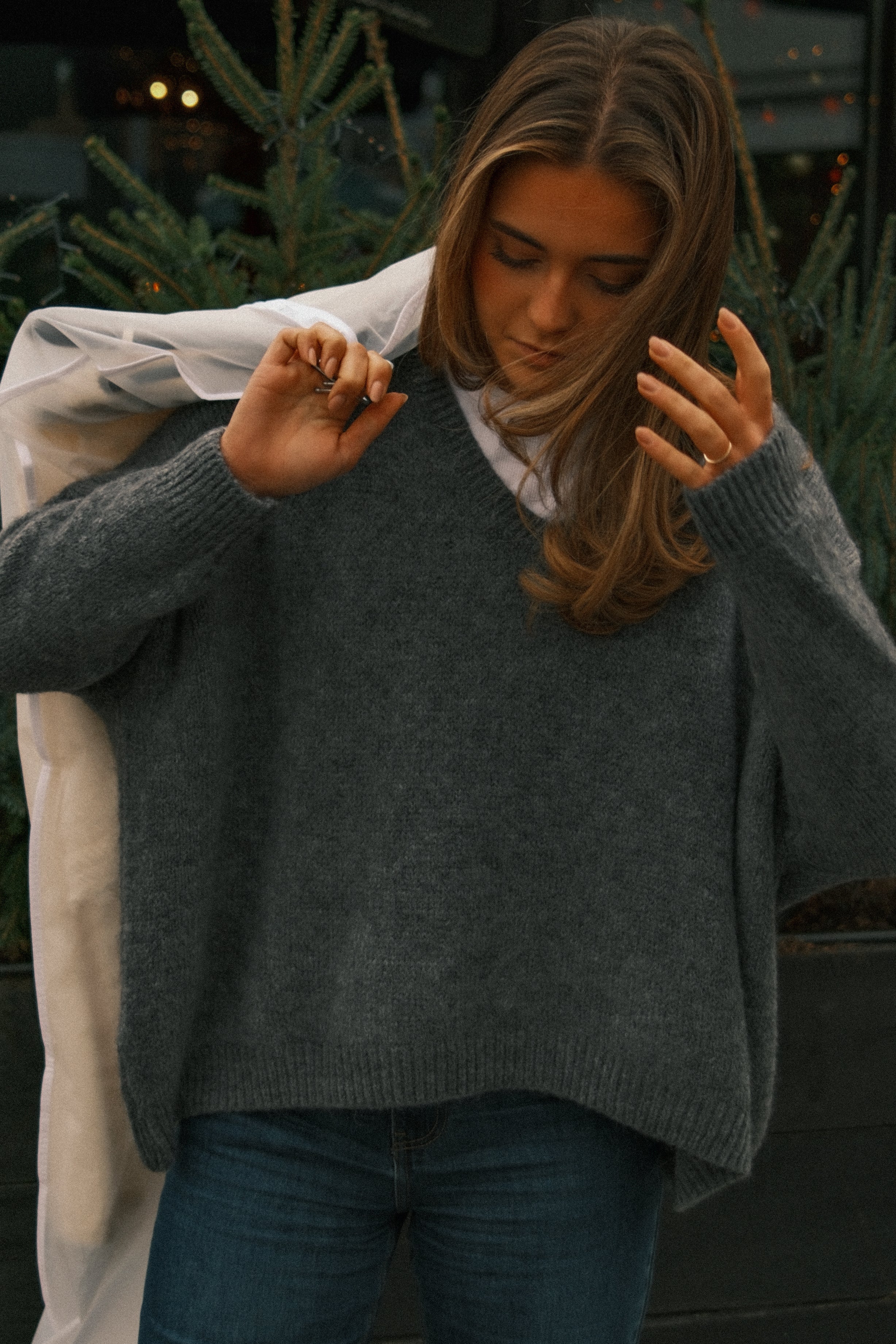 OVERSIZED V KNIT GREY