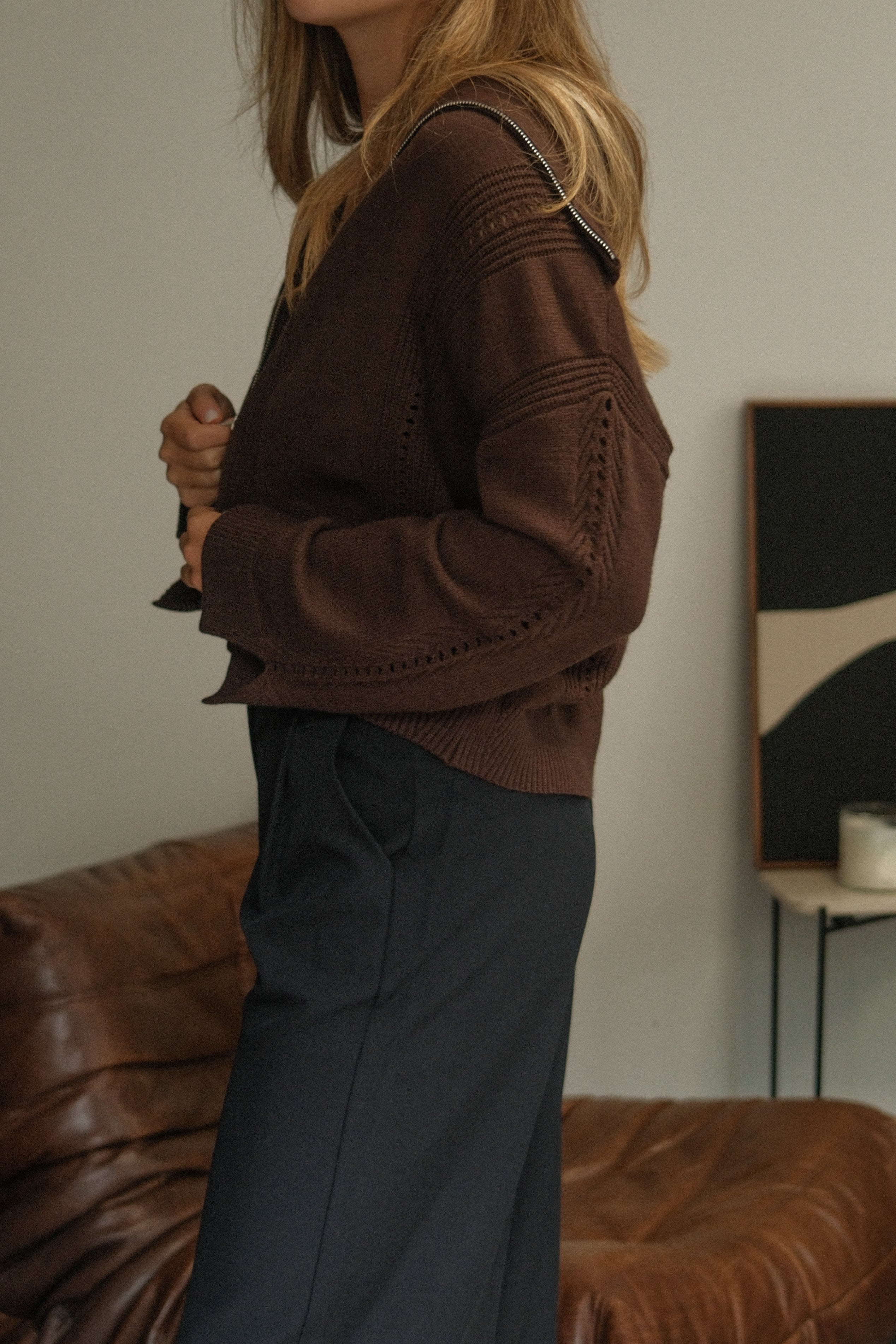 THE GRAND COLLAR KNIT CHOCO