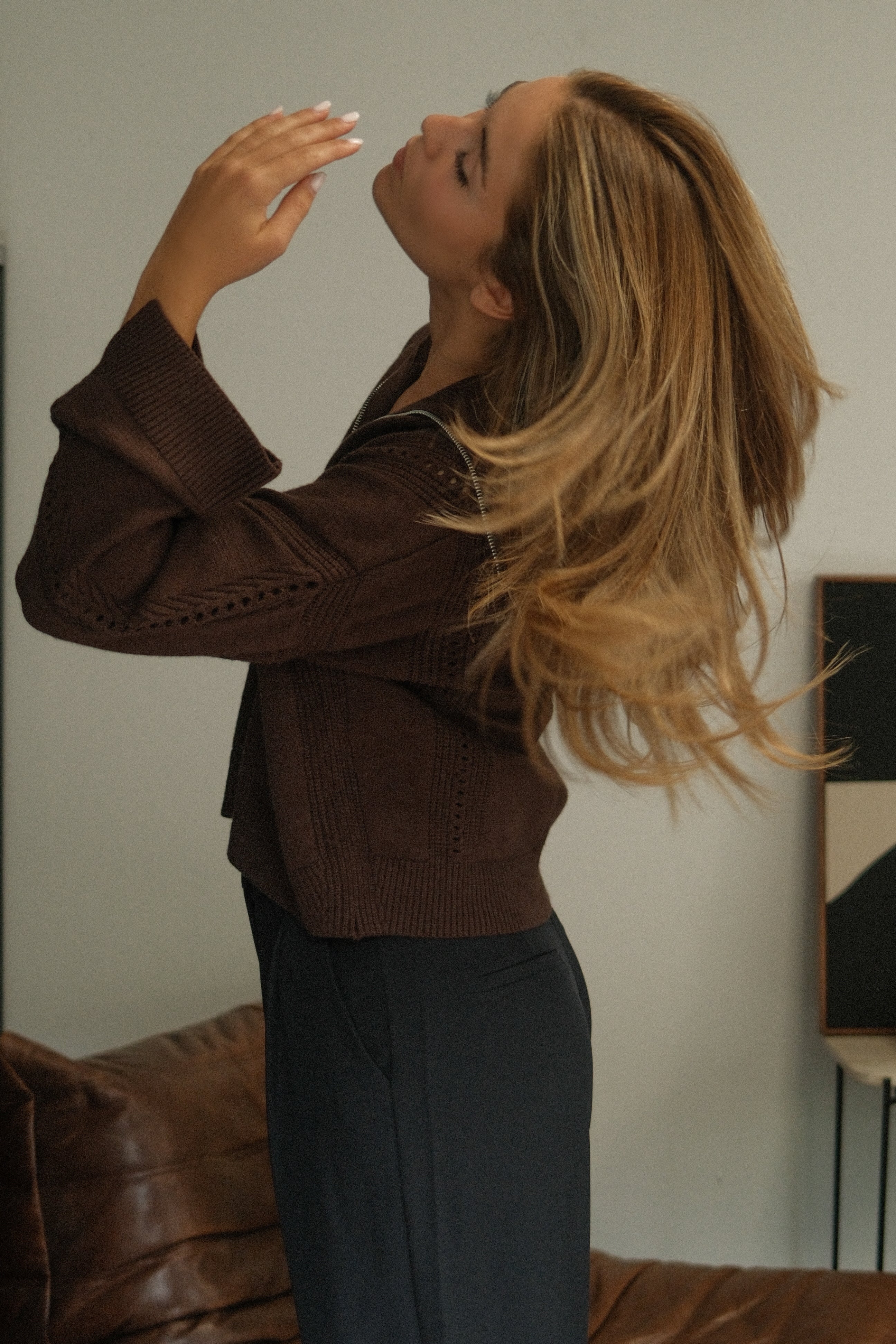 THE GRAND COLLAR KNIT CHOCO