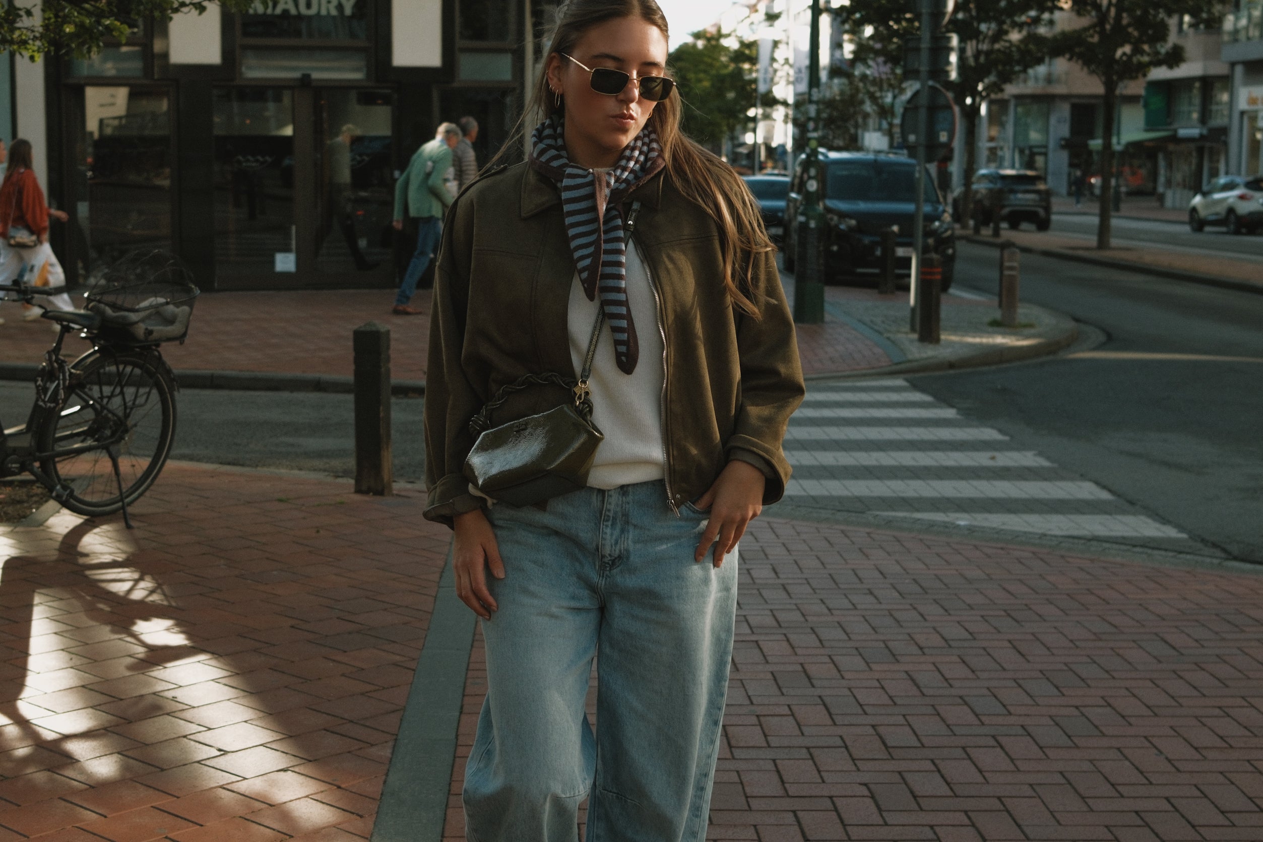 BOMBER SUEDE ARMY GREEN