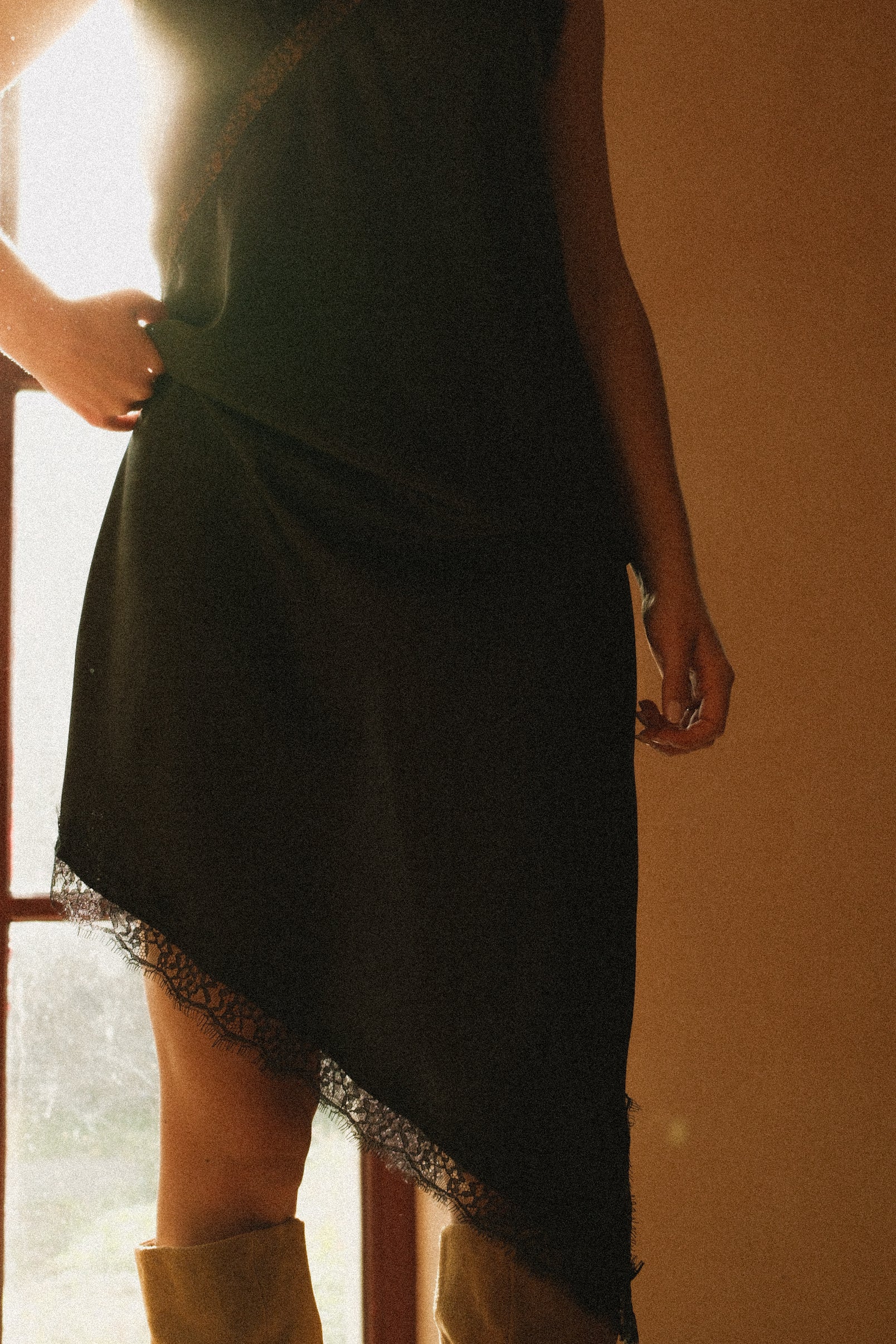 LACY DRESS BLACK
