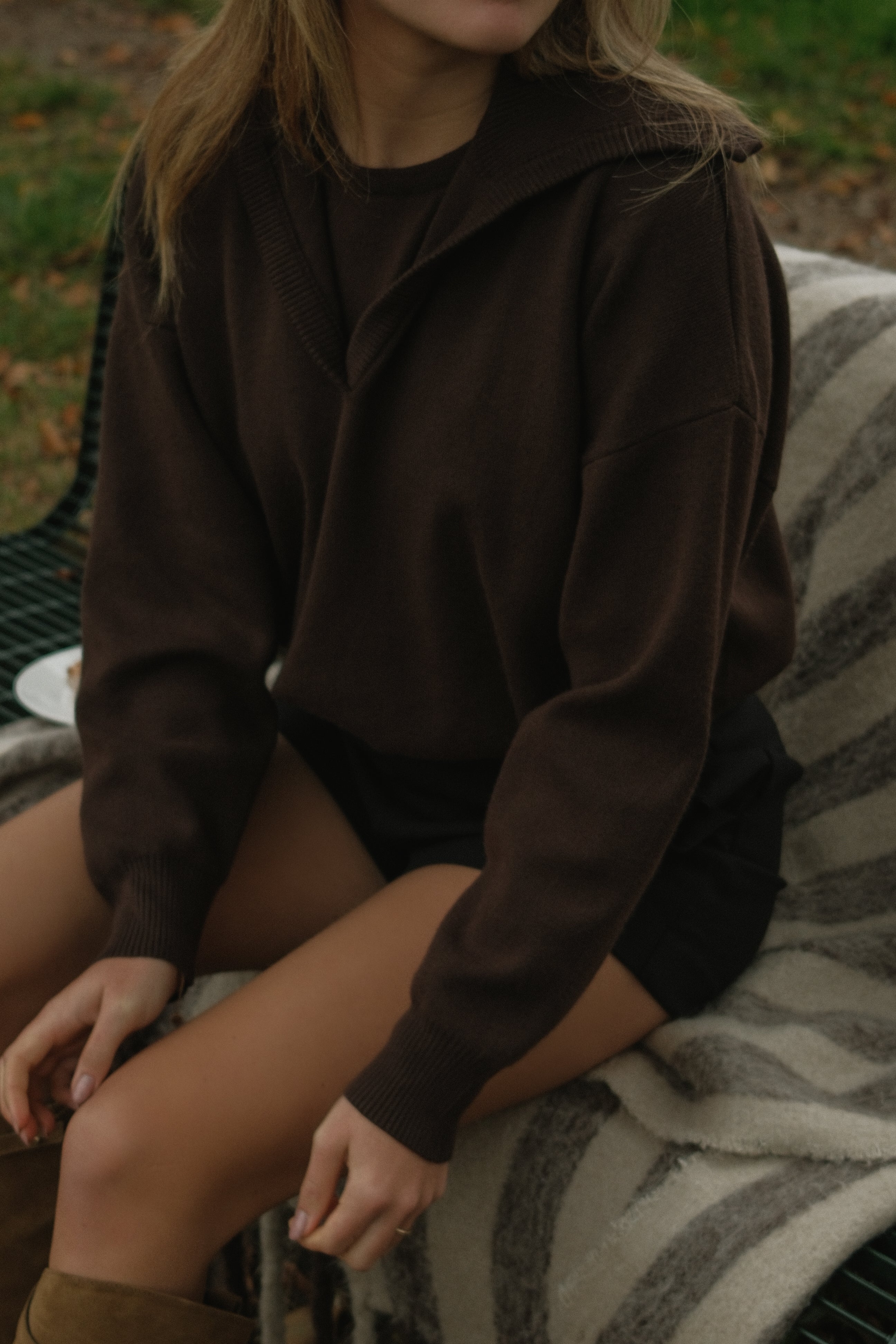 THE LAYERED POLO KNIT CHOCO