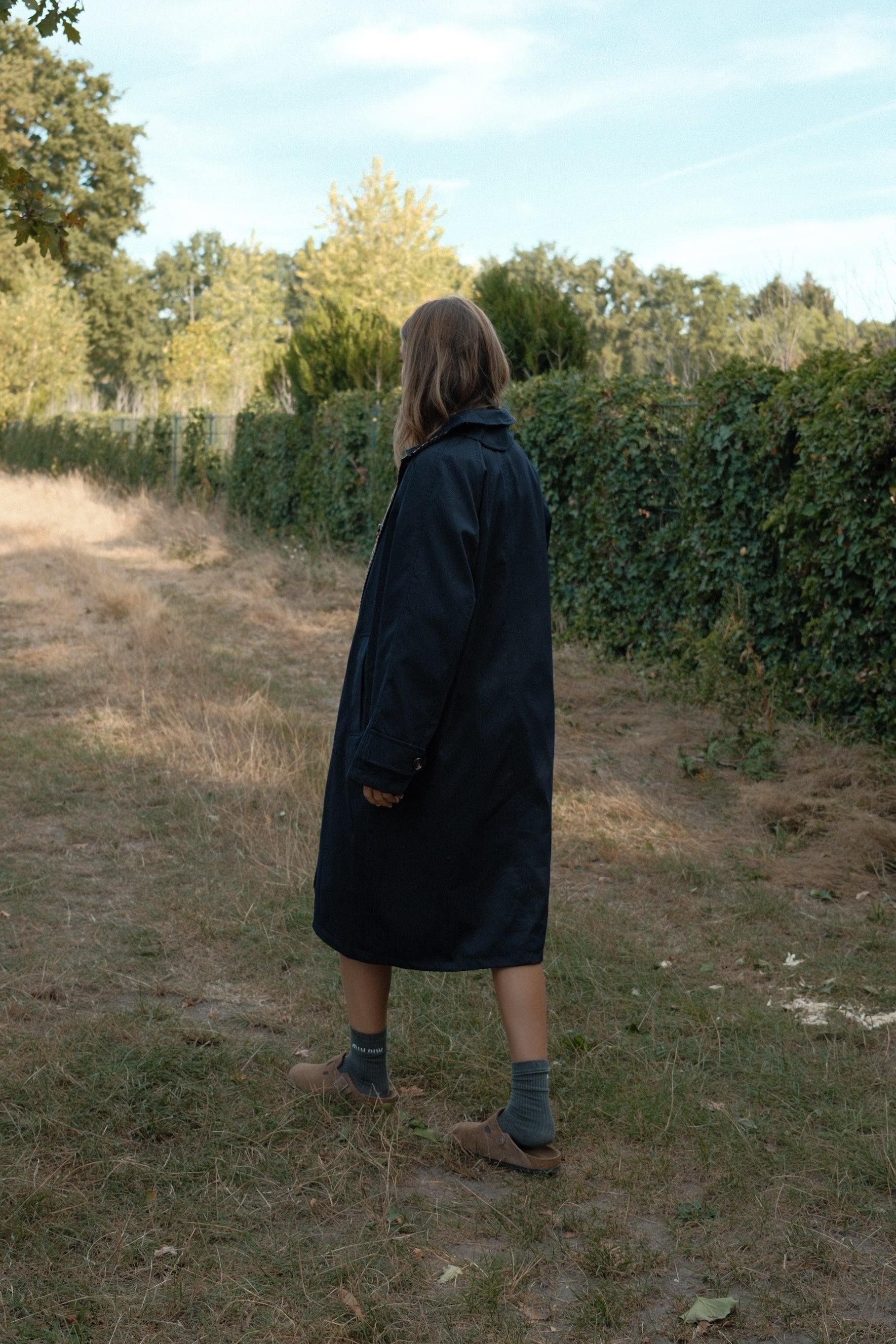THE REVERSIBLE CHECK TRENCH COAT NAVY