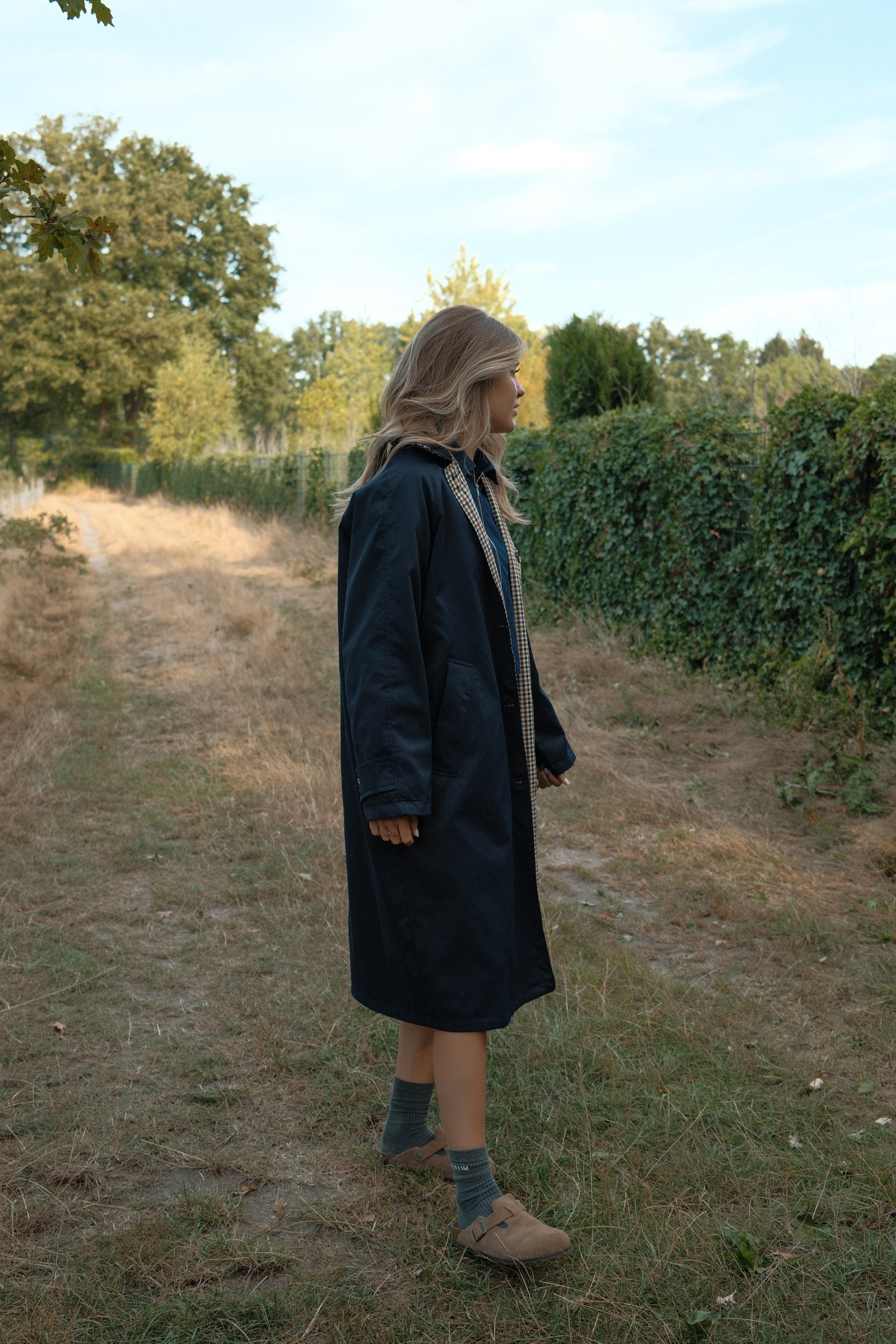 THE REVERSIBLE CHECK TRENCH COAT NAVY