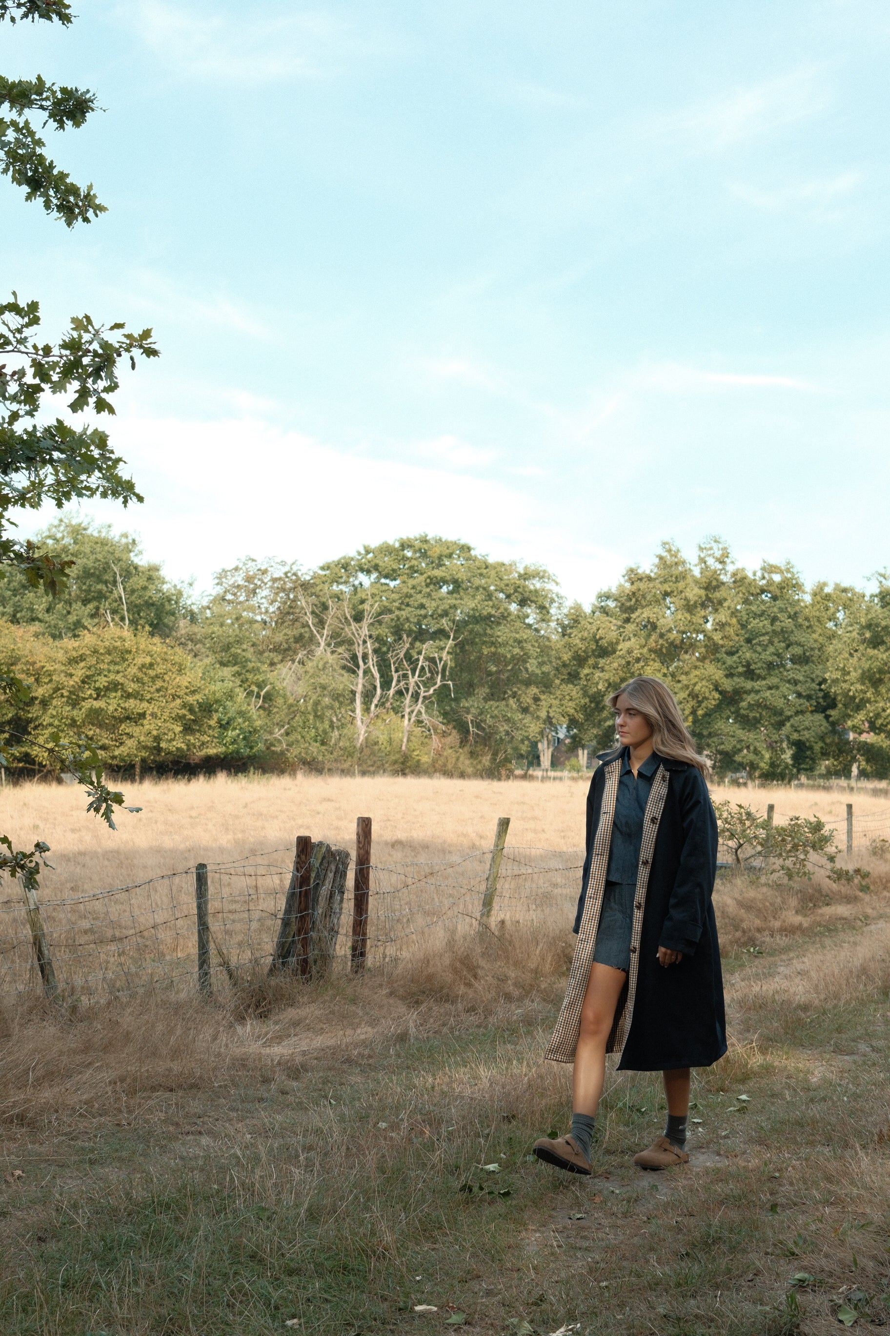 THE REVERSIBLE CHECK TRENCH COAT NAVY