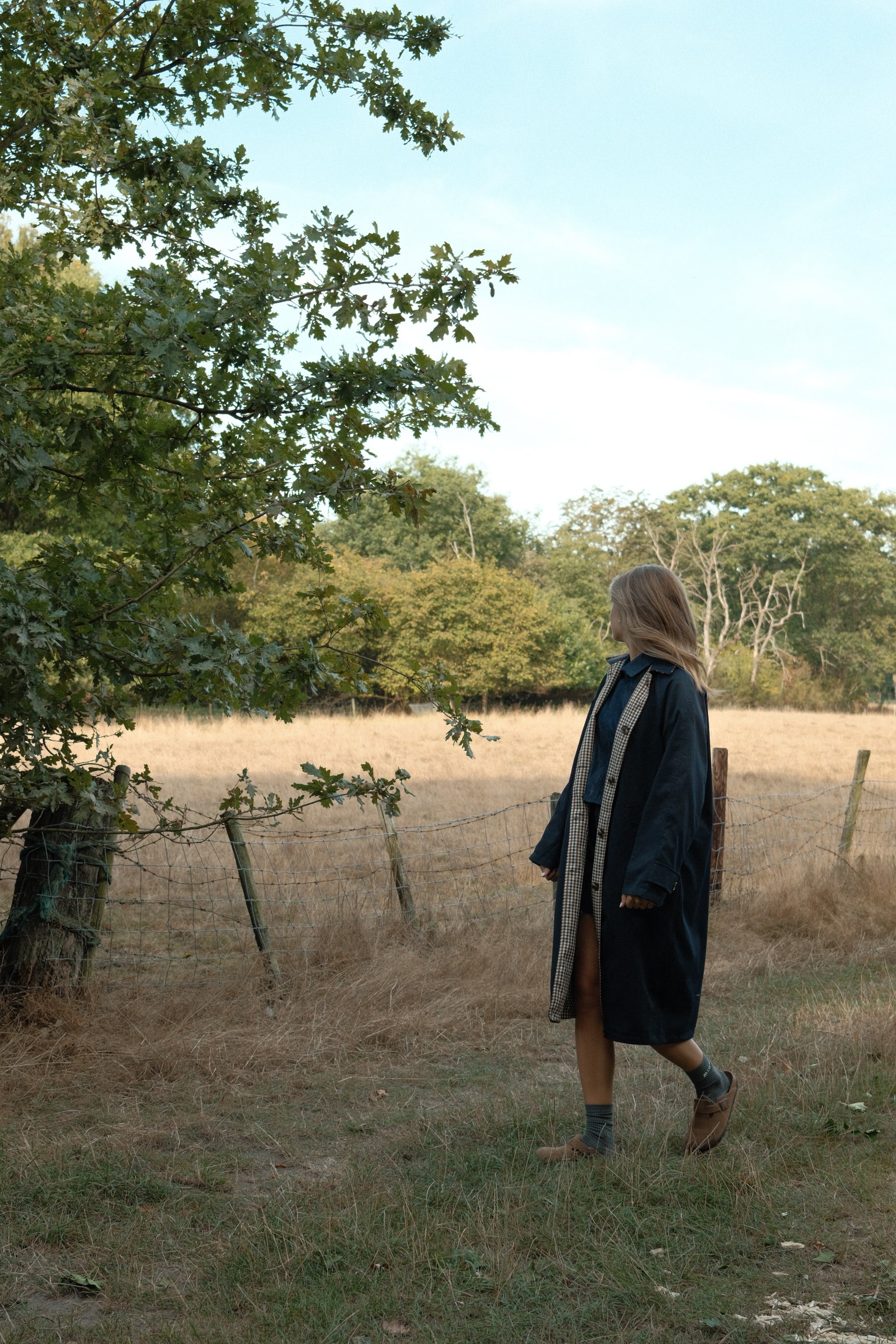 THE REVERSIBLE CHECK TRENCH COAT NAVY