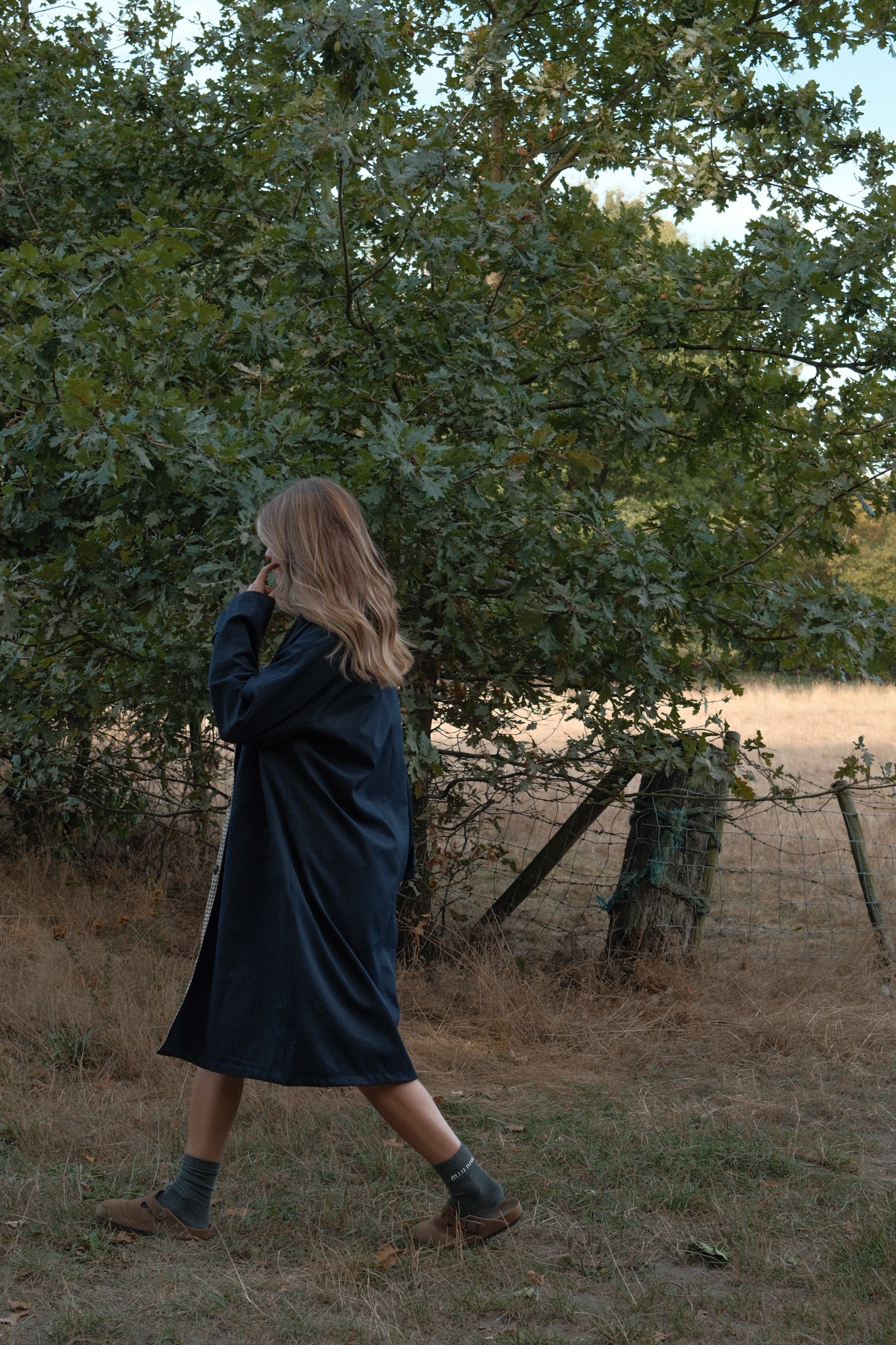 THE REVERSIBLE CHECK TRENCH COAT NAVY