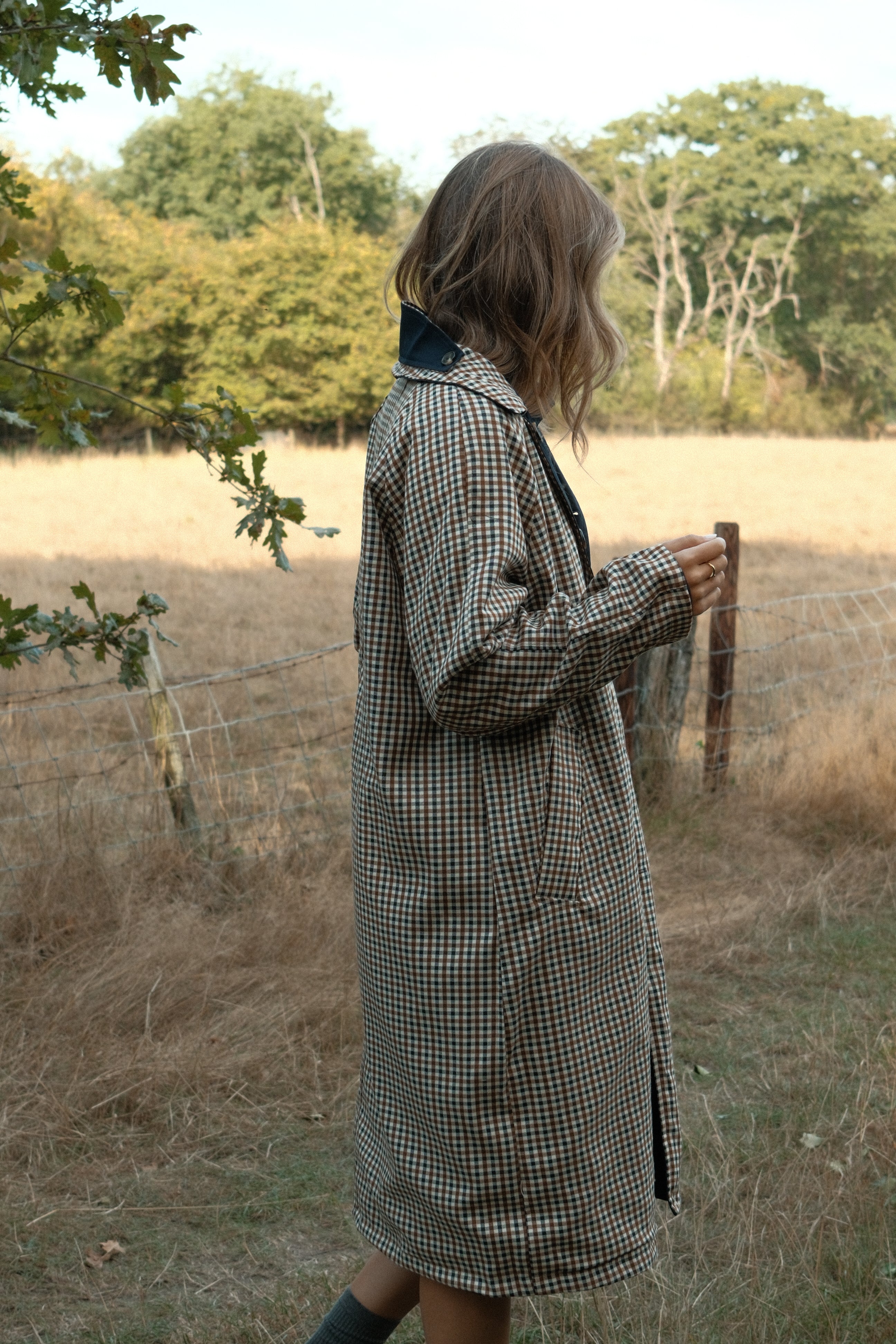 THE REVERSIBLE CHECK TRENCH COAT NAVY