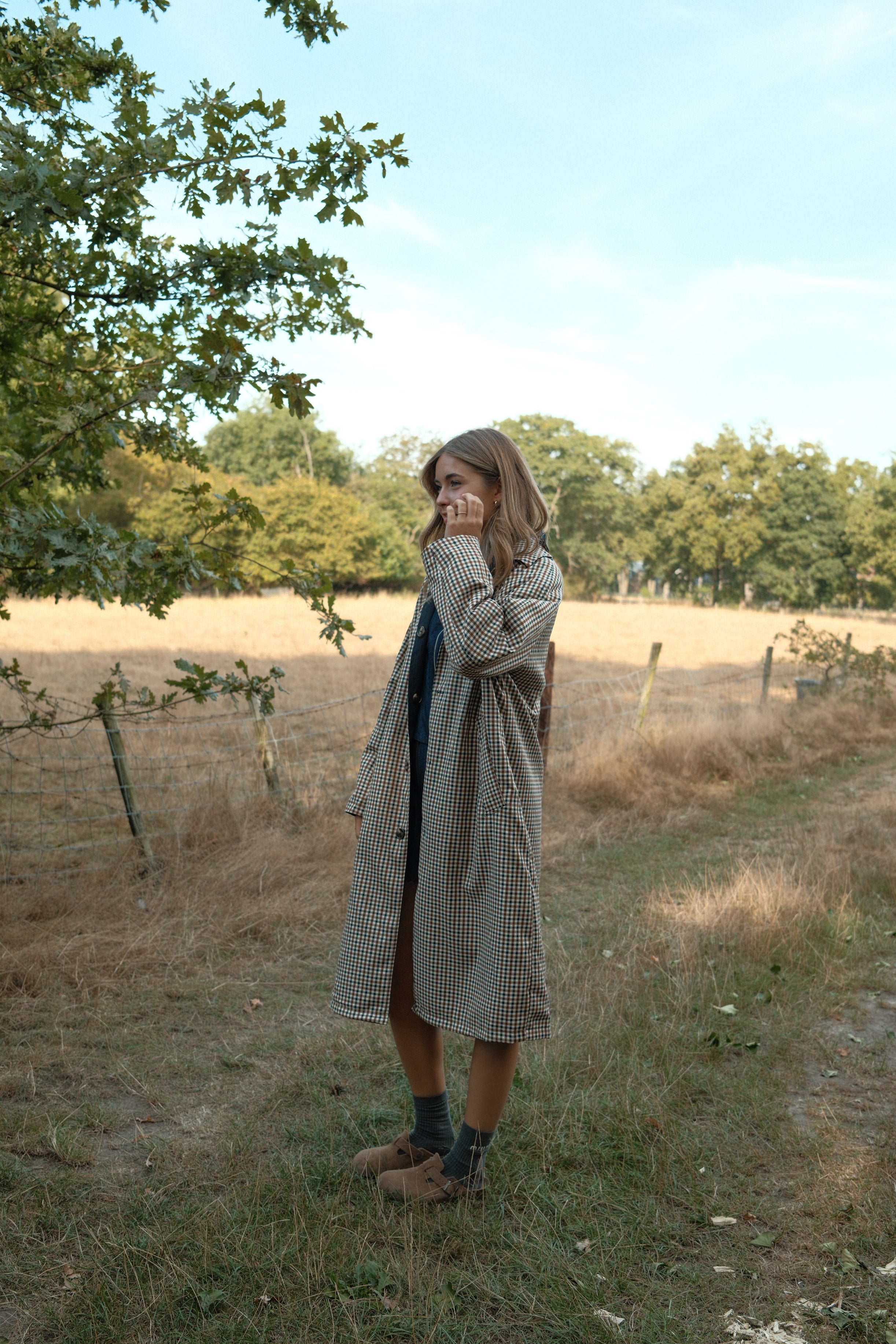 THE REVERSIBLE CHECK TRENCH COAT NAVY