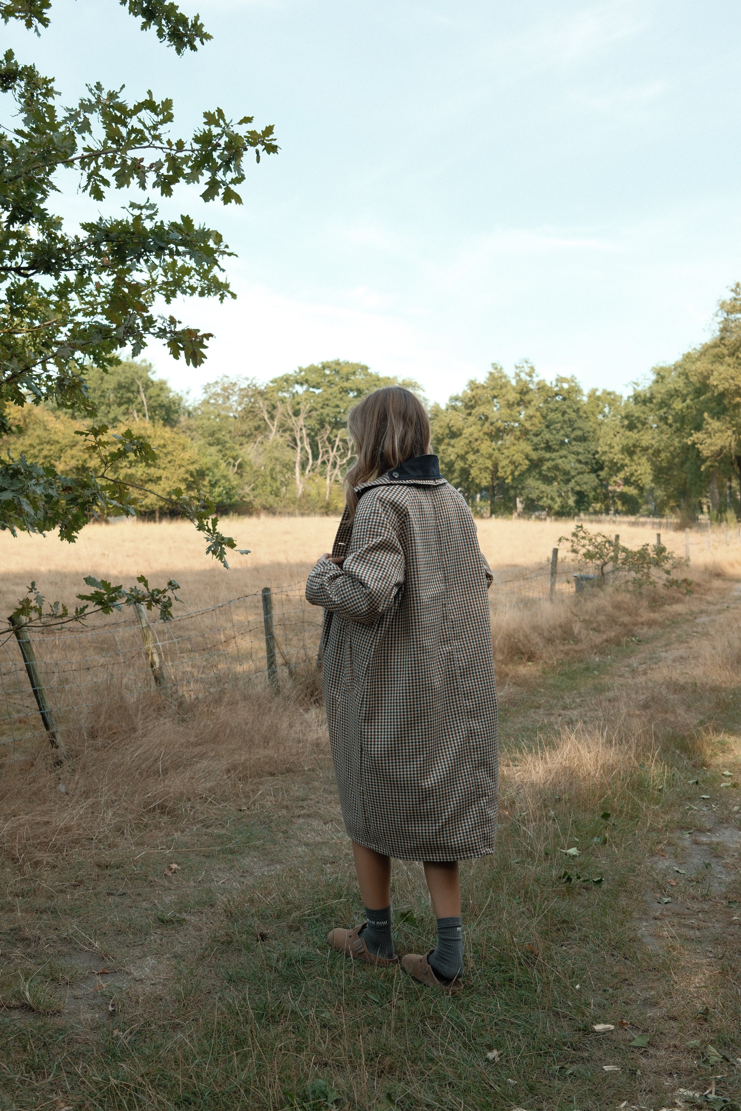 THE REVERSIBLE CHECK TRENCH COAT NAVY
