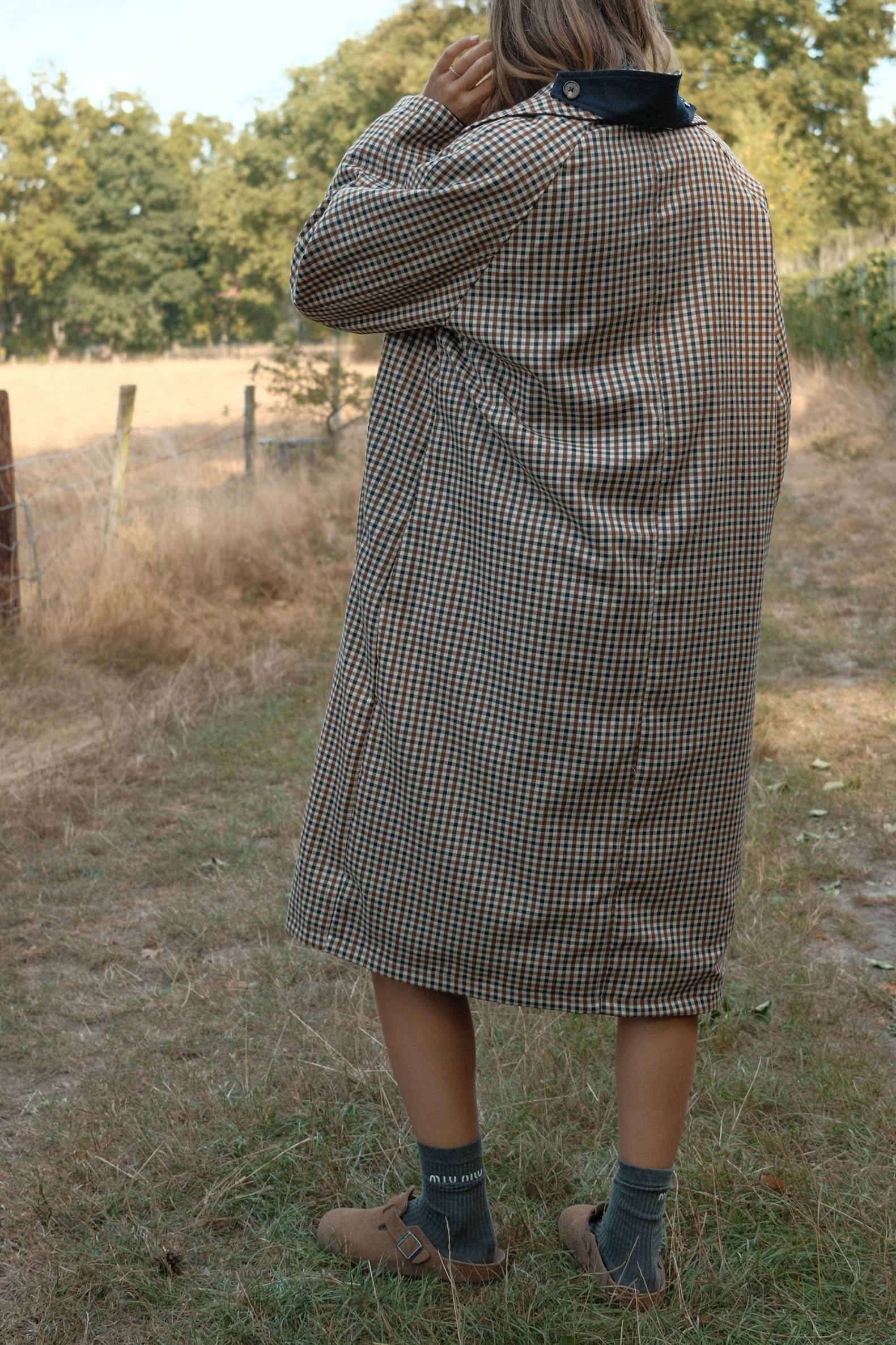 THE REVERSIBLE CHECK TRENCH COAT NAVY