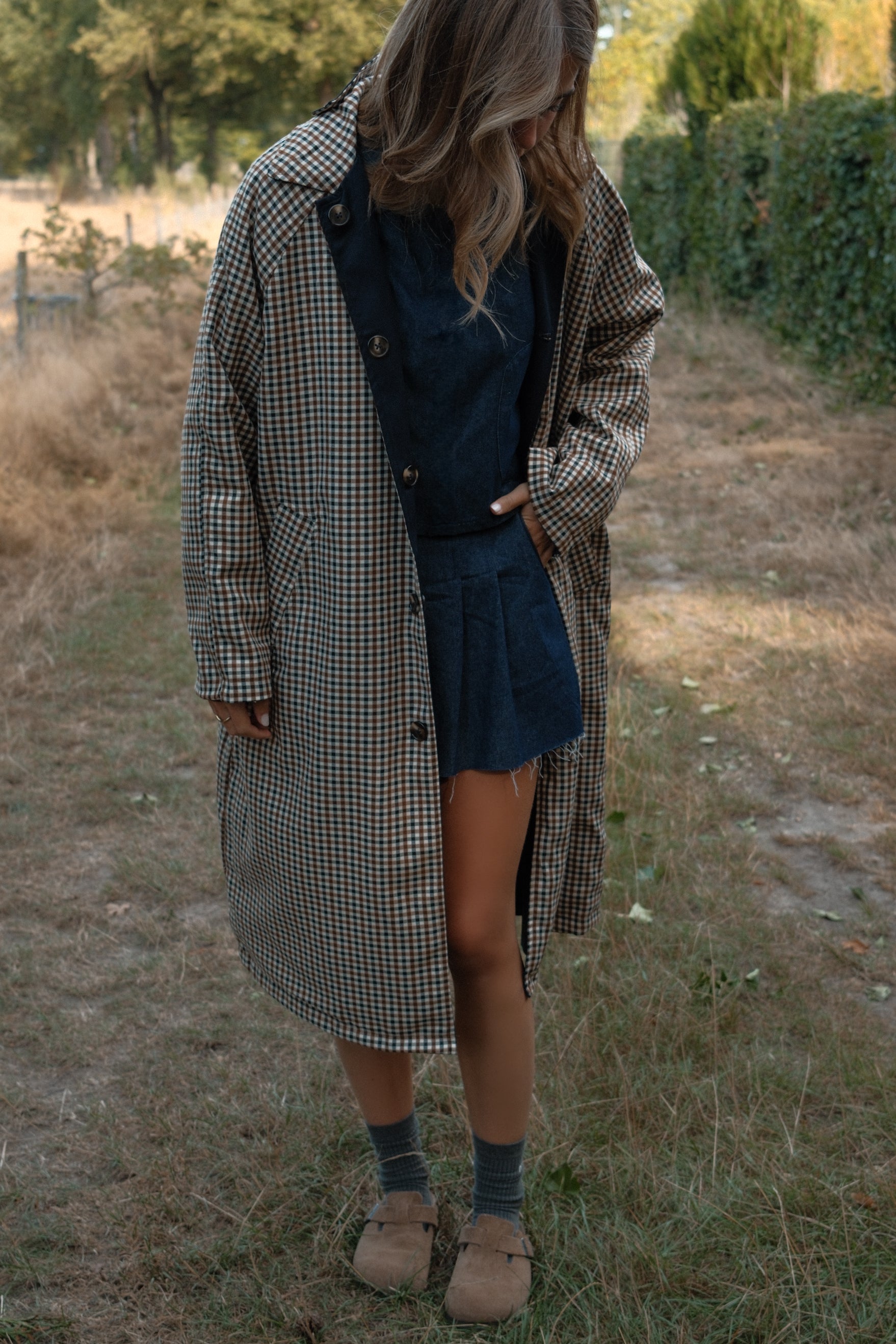 THE REVERSIBLE CHECK TRENCH COAT NAVY