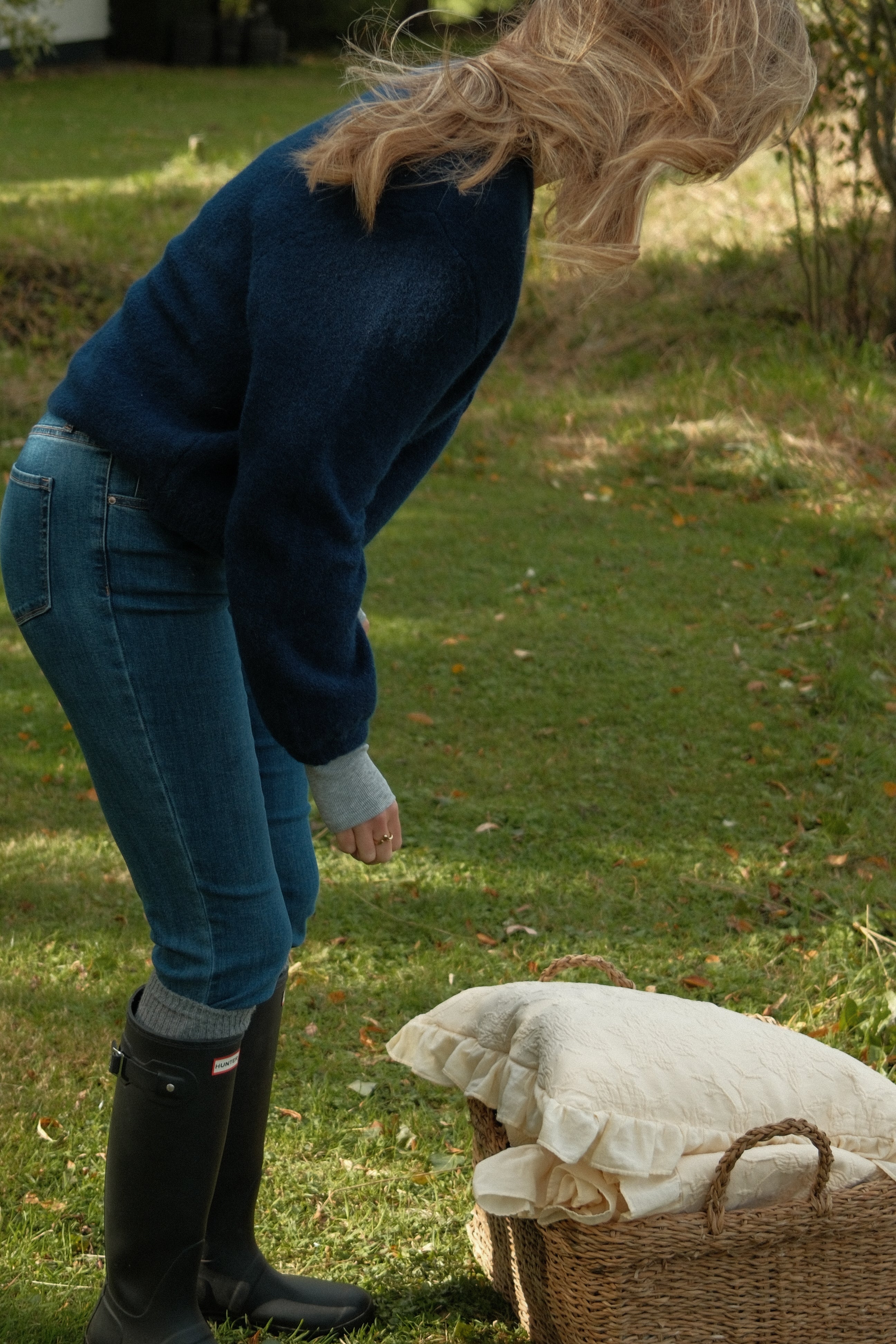 THE ALPACA V CARDIGAN NAVY