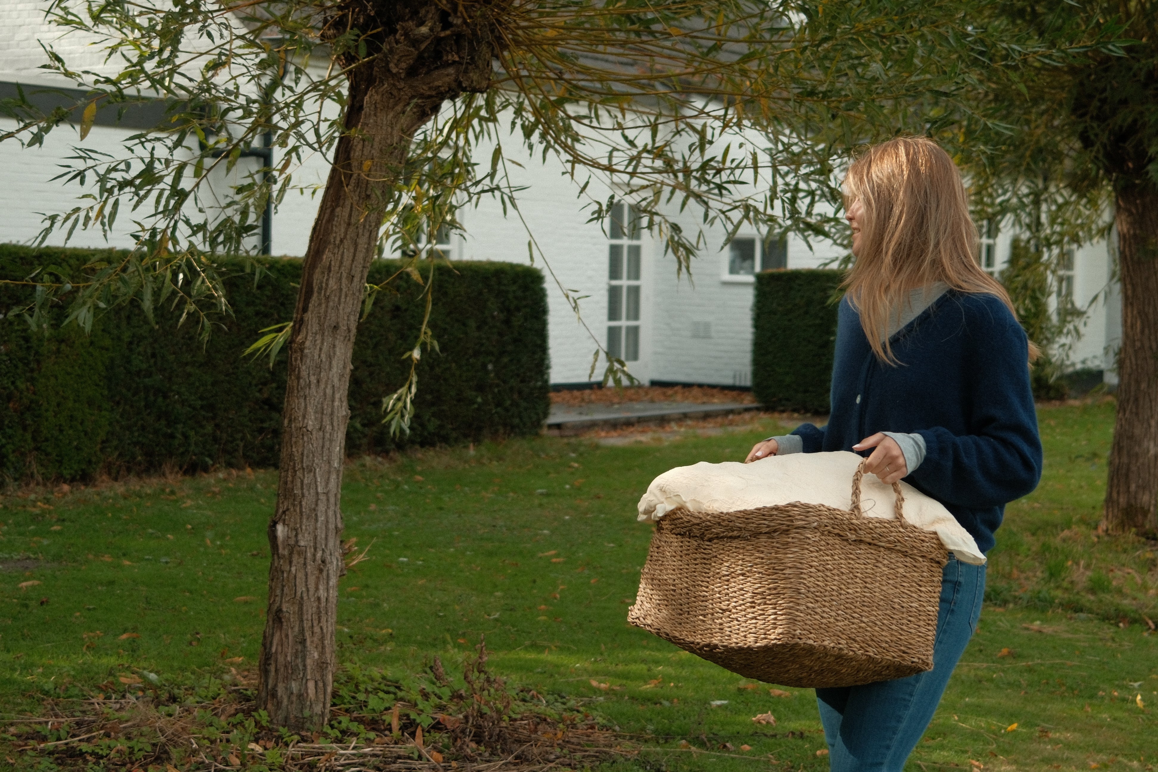 THE ALPACA V CARDIGAN NAVY