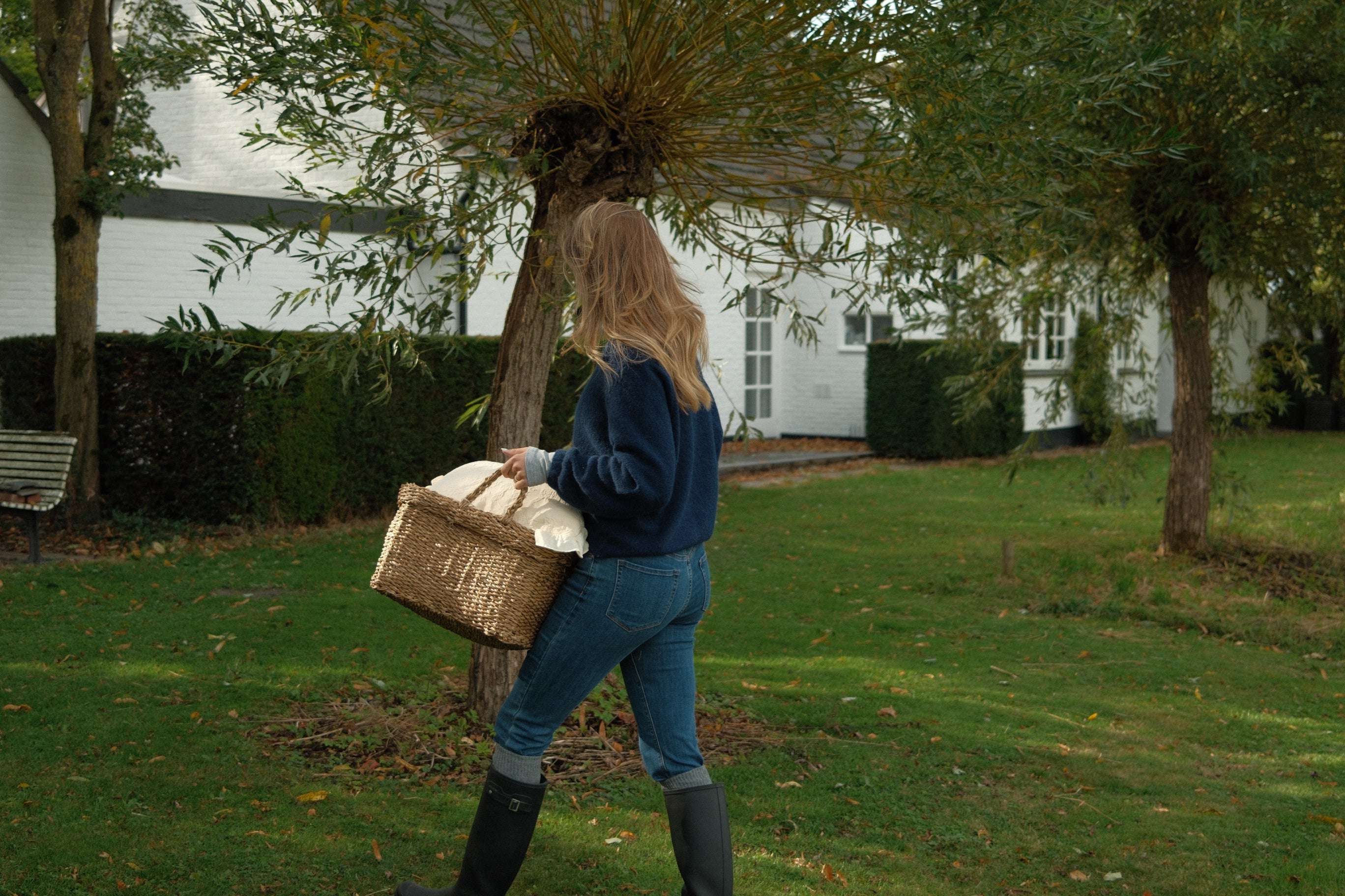 THE ALPACA V CARDIGAN NAVY