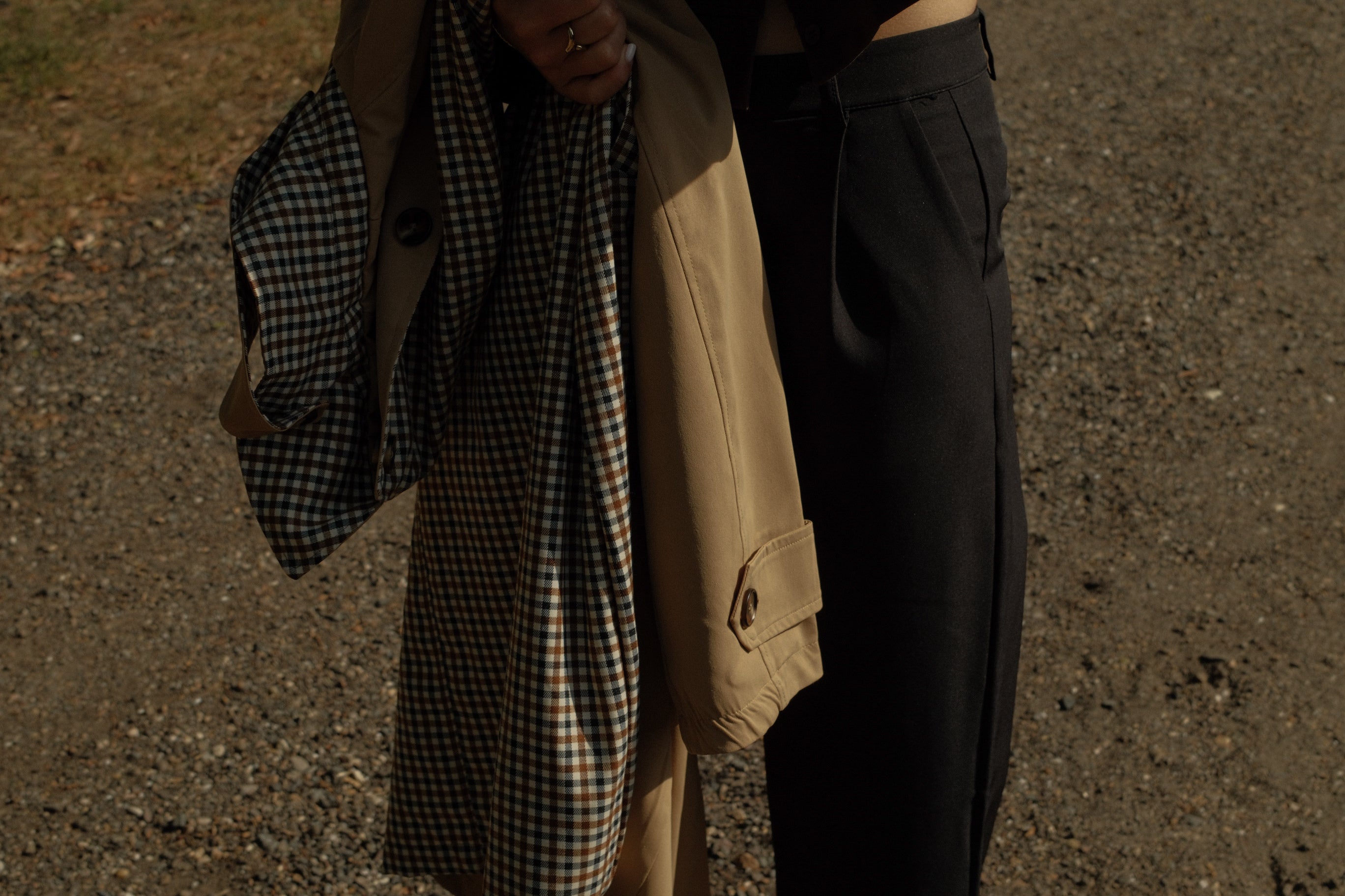 THE REVERSIBLE CHECK TRENCH COAT BEIGE