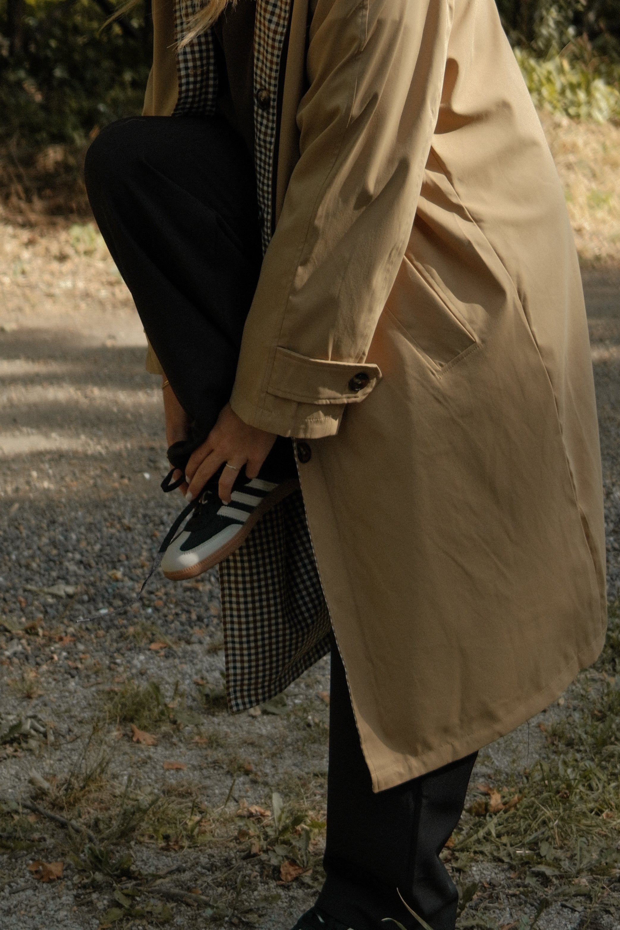 THE REVERSIBLE CHECK TRENCH COAT BEIGE