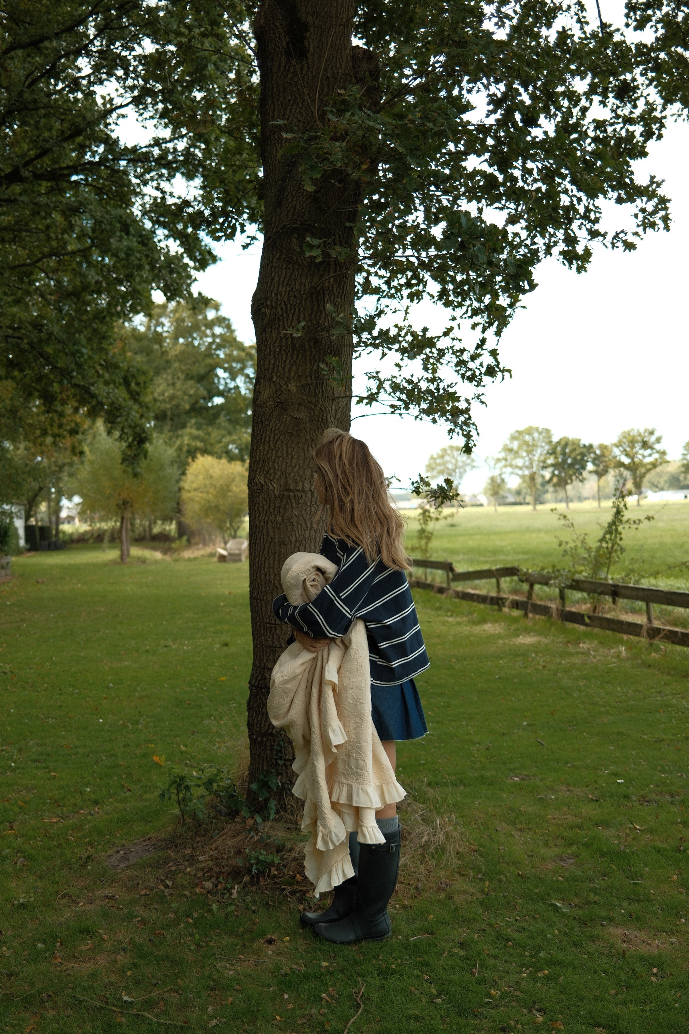 THE STRIPED FLARE TEE NAVY