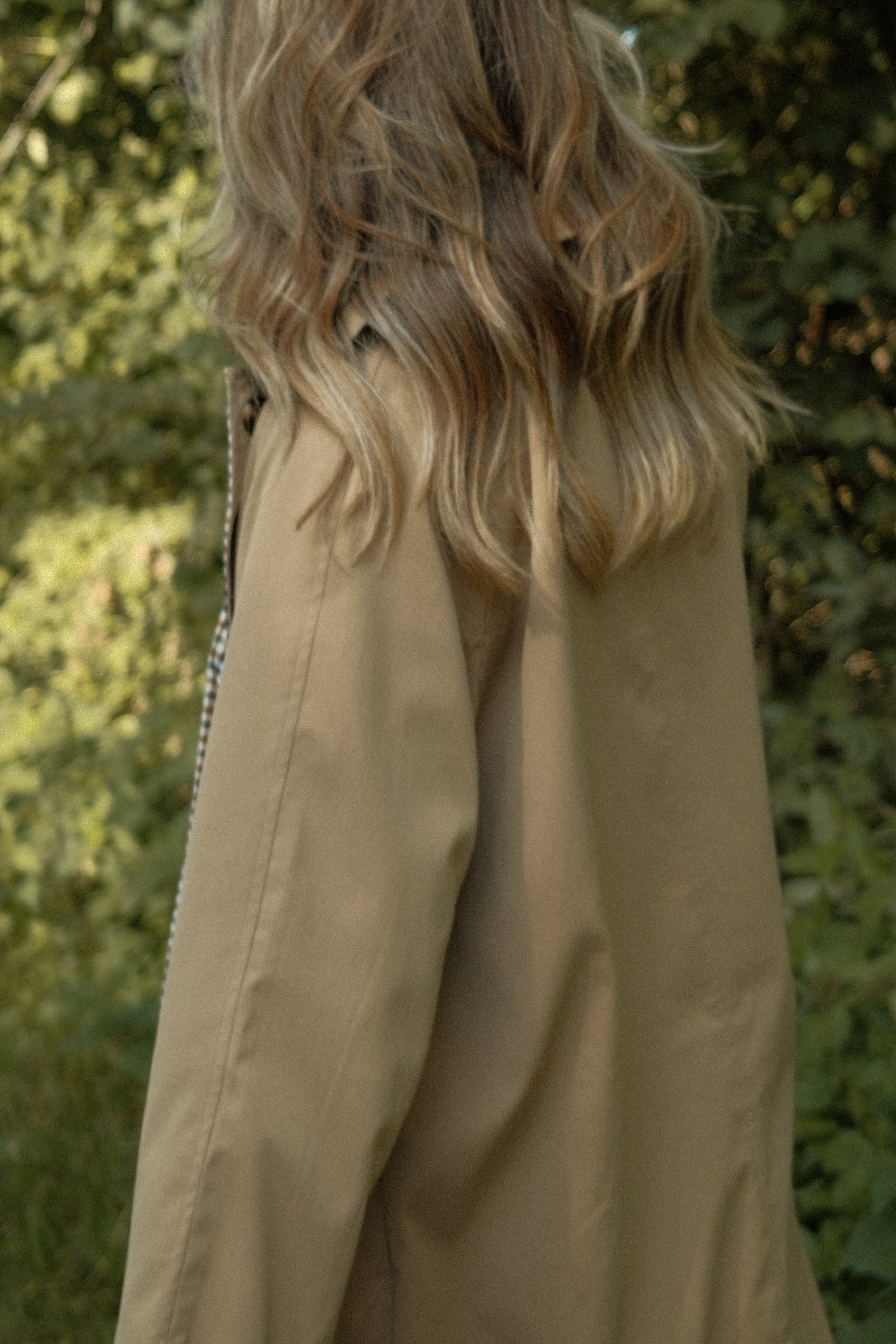 THE REVERSIBLE CHECK TRENCH COAT BEIGE