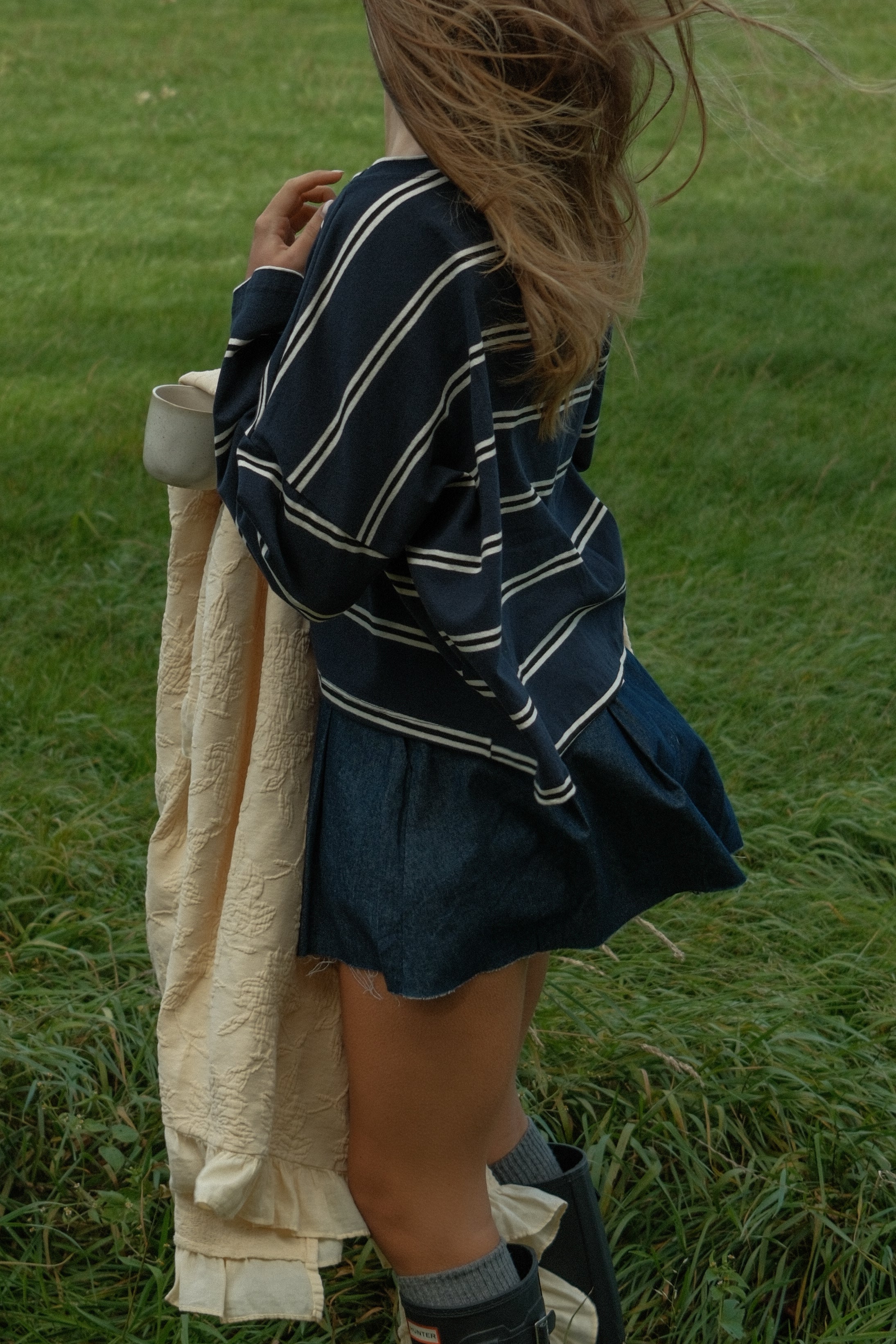 THE STRIPED FLARE TEE NAVY