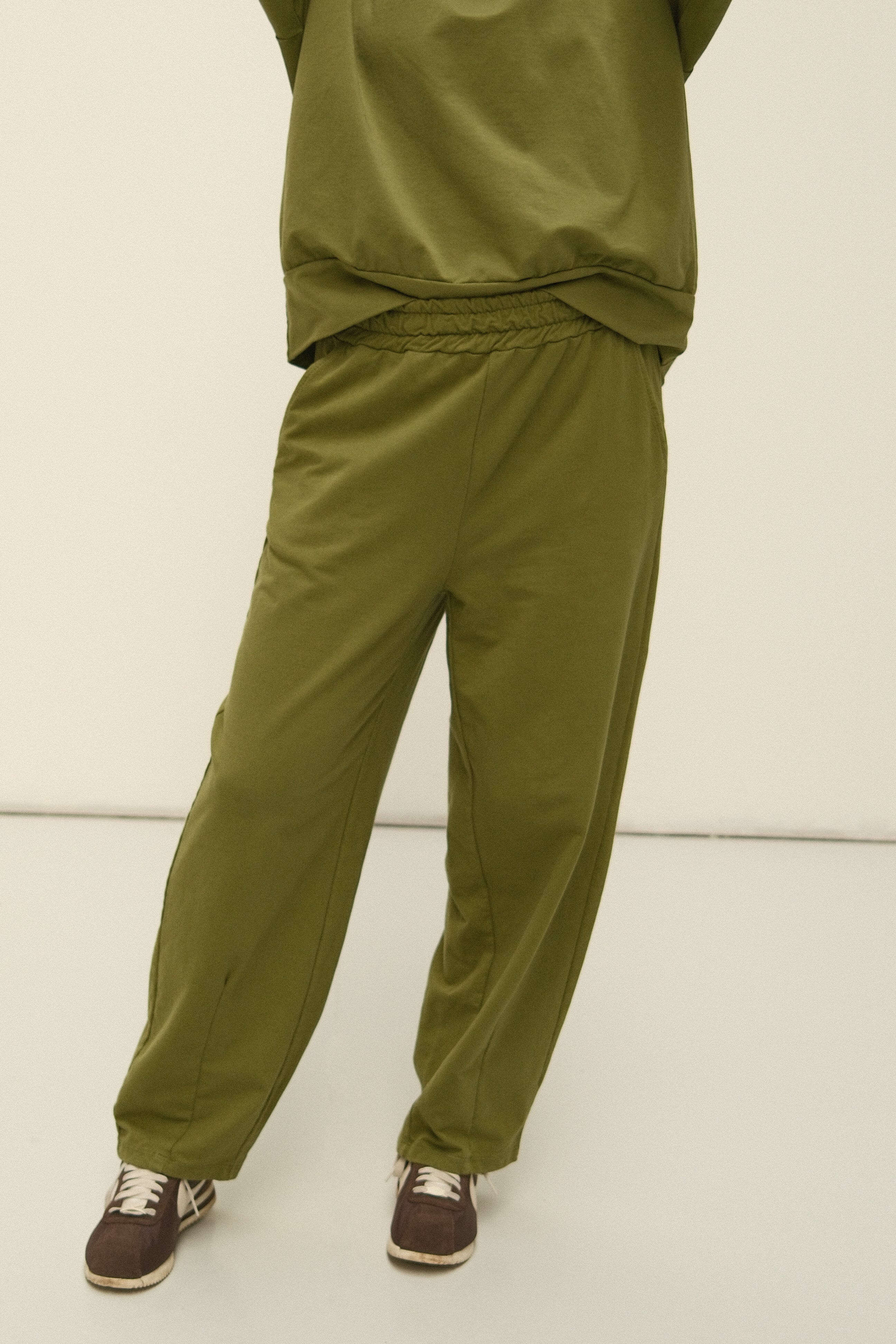 SLOW MORNING JOGGER OLIVE GREEN