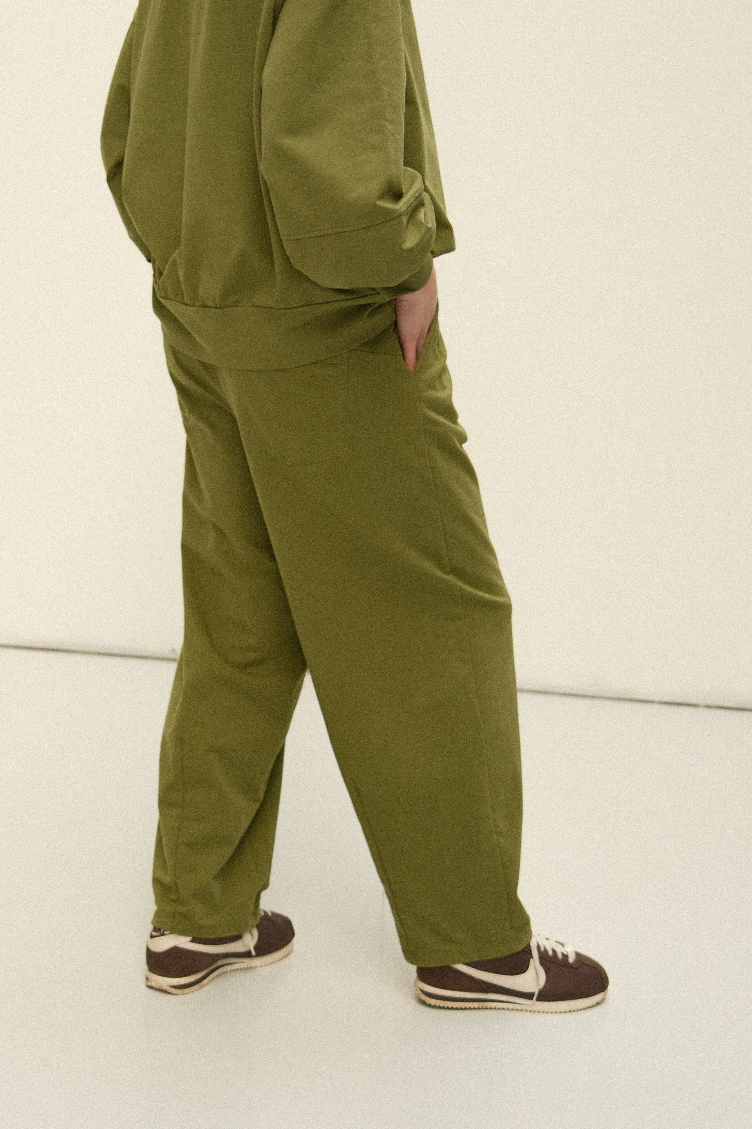 SLOW MORNING JOGGER OLIVE GREEN