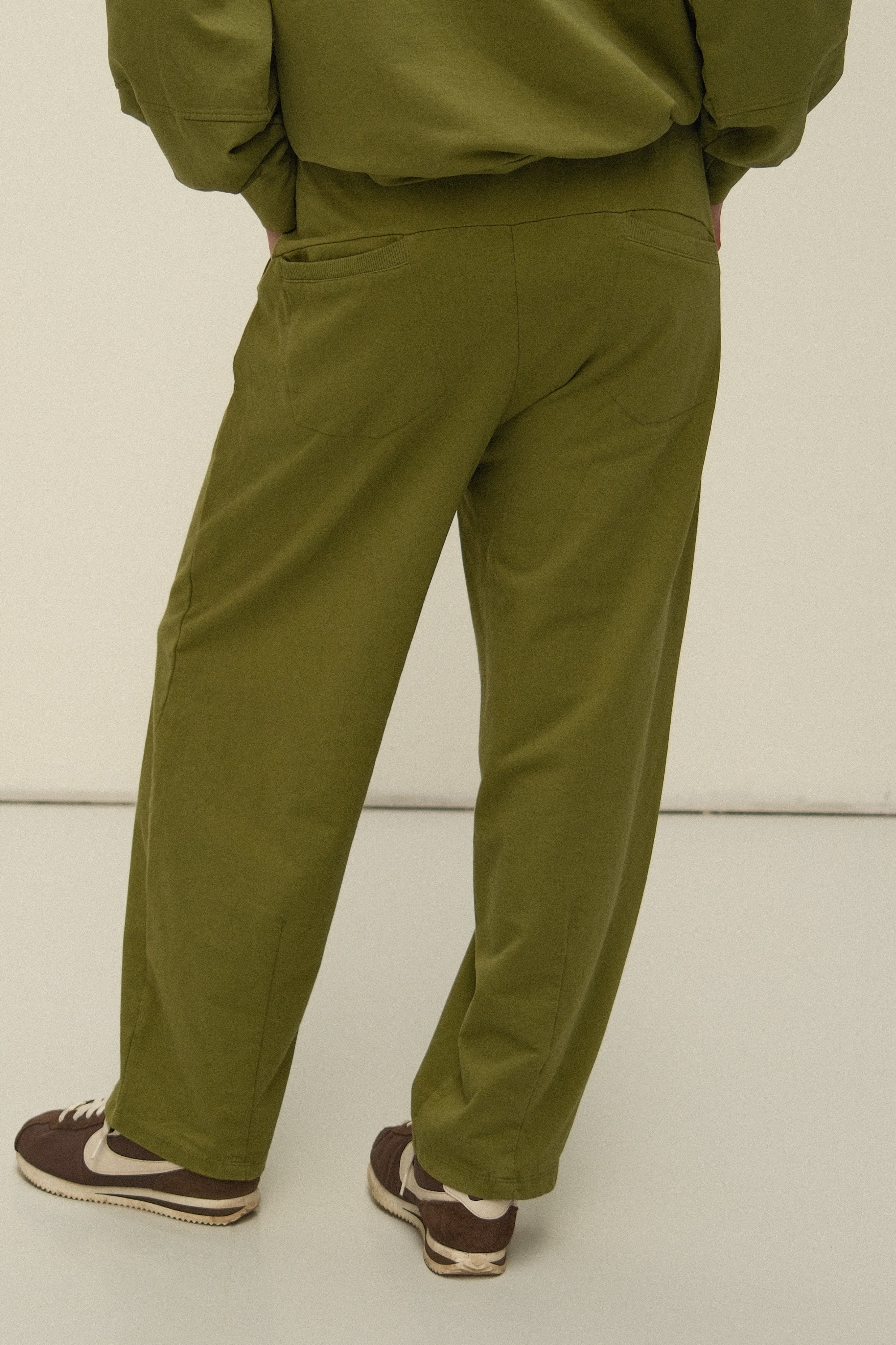 SLOW MORNING JOGGER OLIVE GREEN