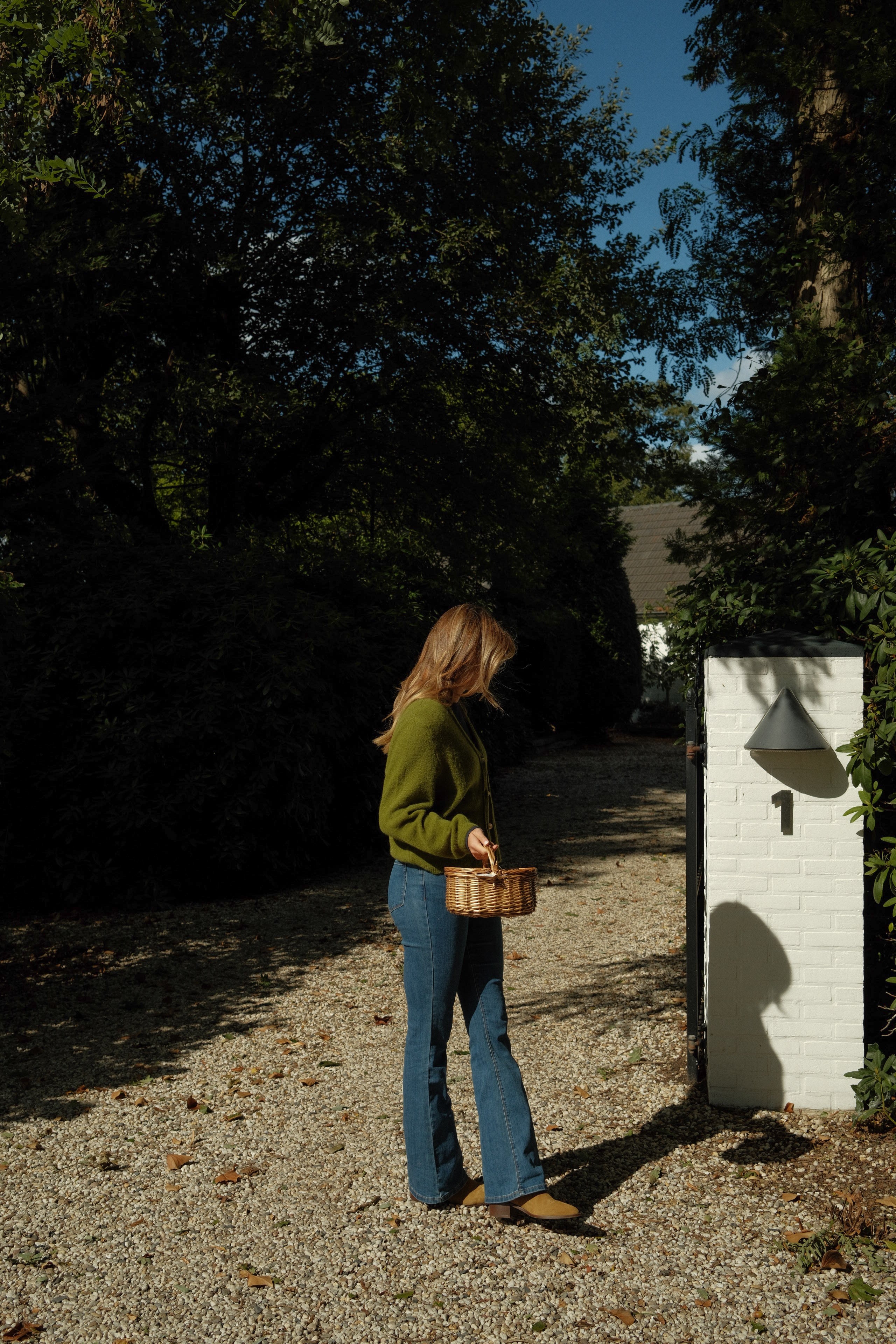 THE ALPACA V CARDIGAN OLIVE GREEN